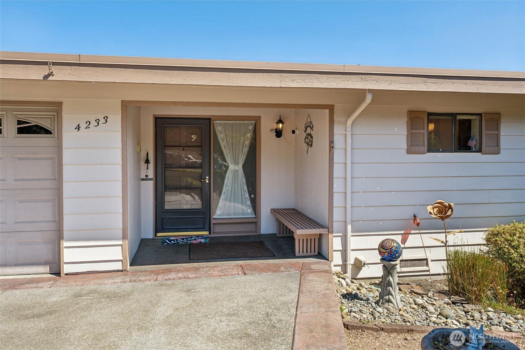 KENT, Washington, 98032, United States, 4 Bedrooms Bedrooms, ,3 BathroomsBathrooms,Residential,For Sale,1927250