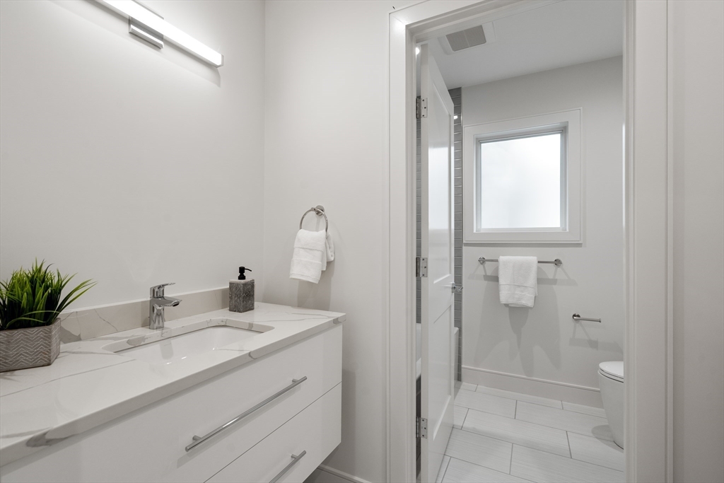 Newton, Massachusetts, 02460, United States, 5 Bedrooms Bedrooms, ,5 BathroomsBathrooms,Residential,For Sale,2000689