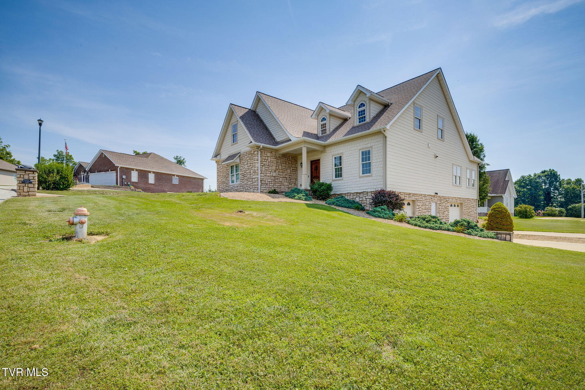 Kingsport, Tennessee, 37660, United States, 3 Bedrooms Bedrooms, ,4 BathroomsBathrooms,Residential,For Sale,1984458