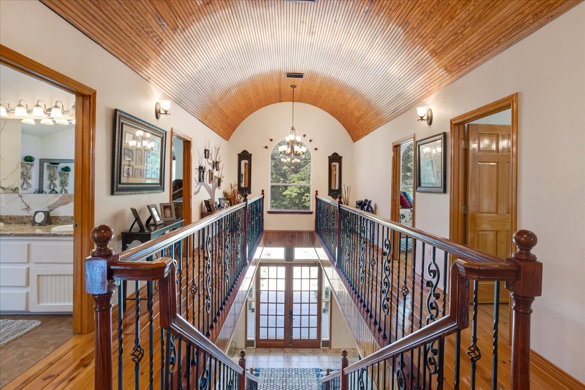 Bonham, Texas, 75418, United States, 6 Bedrooms Bedrooms, ,3 BathroomsBathrooms,Residential,For Sale,1983606