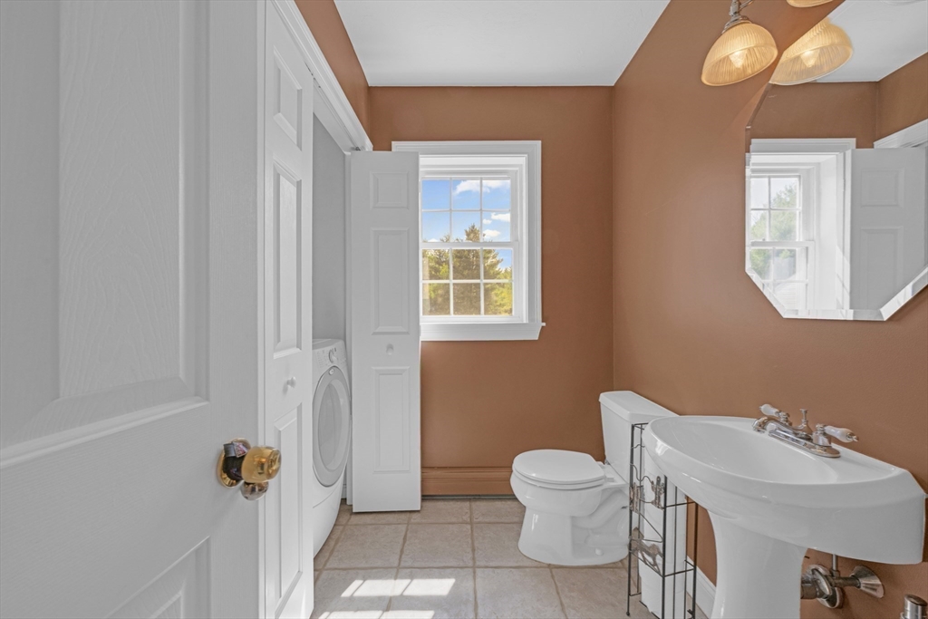 North Brookfield, Massachusetts, 01535, United States, 3 Bedrooms Bedrooms, ,3 BathroomsBathrooms,Residential,For Sale,1905631
