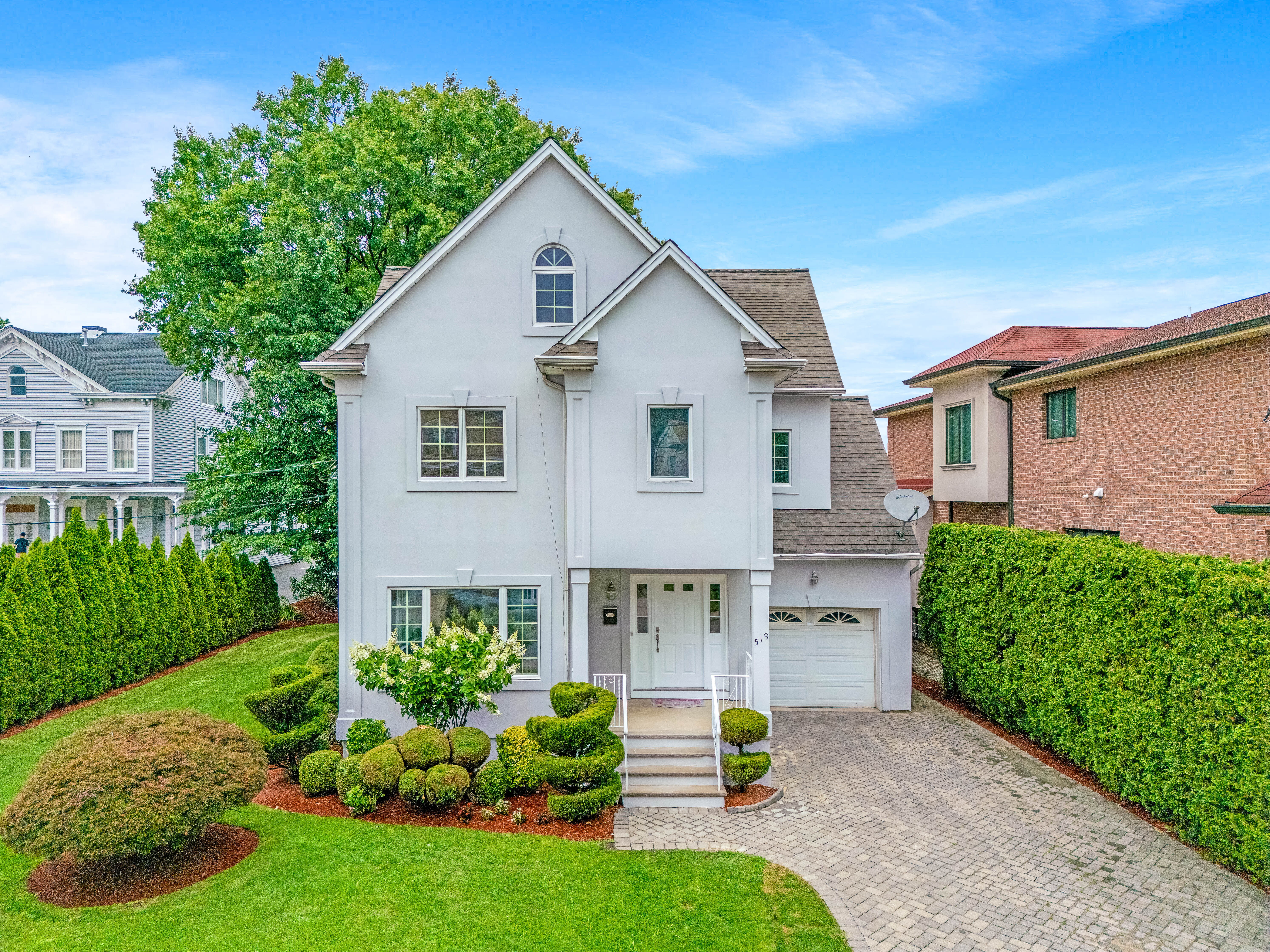 Fort Lee, New Jersey, 07024, United States, 5 Bedrooms Bedrooms, ,4 BathroomsBathrooms,Residential,For Sale,1981309