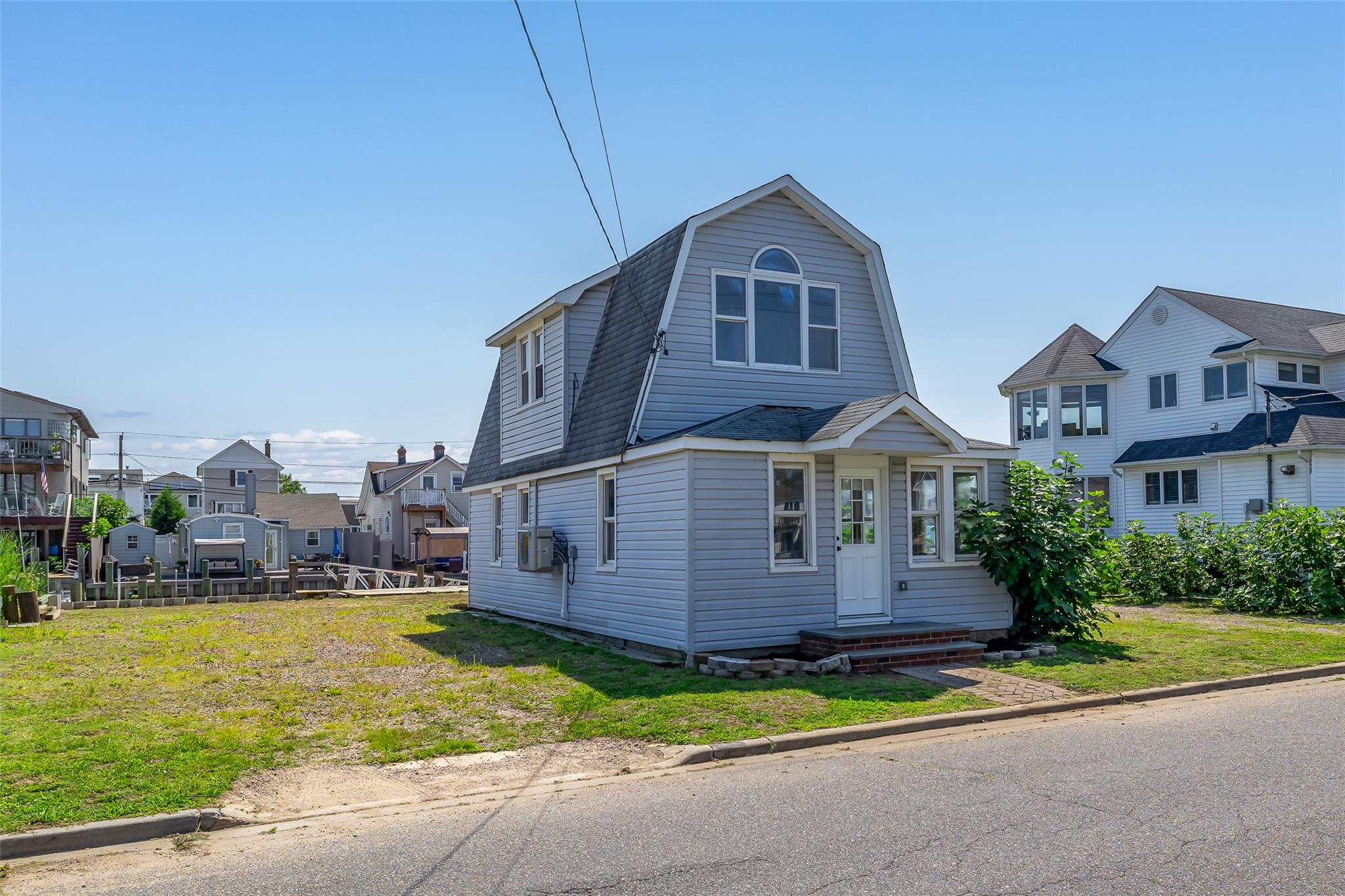 Seaford, New York, 11783, United States, 3 Bedrooms Bedrooms, ,2 BathroomsBathrooms,Residential,For Sale,1908312