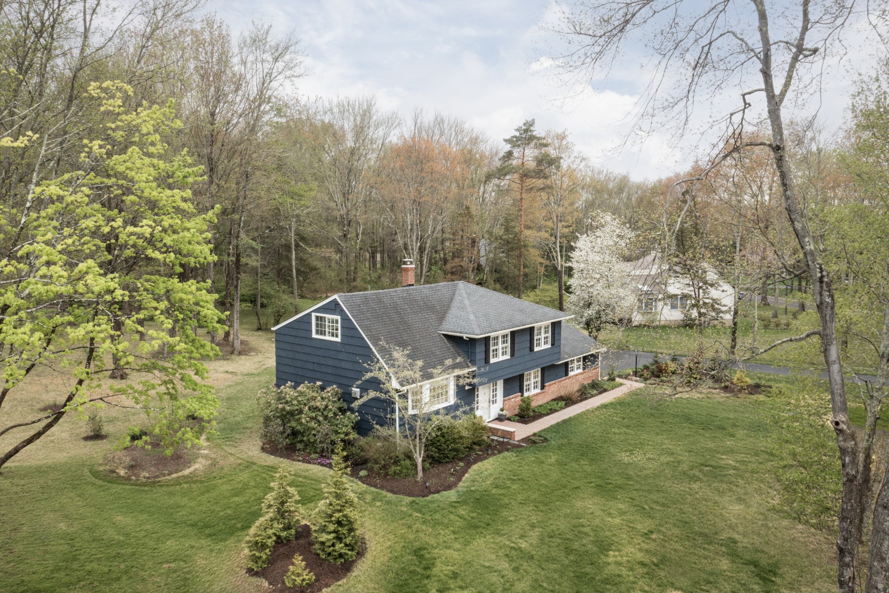  Beautifully Renovated Home with Beautiful Outdoor Setting - 物件實景