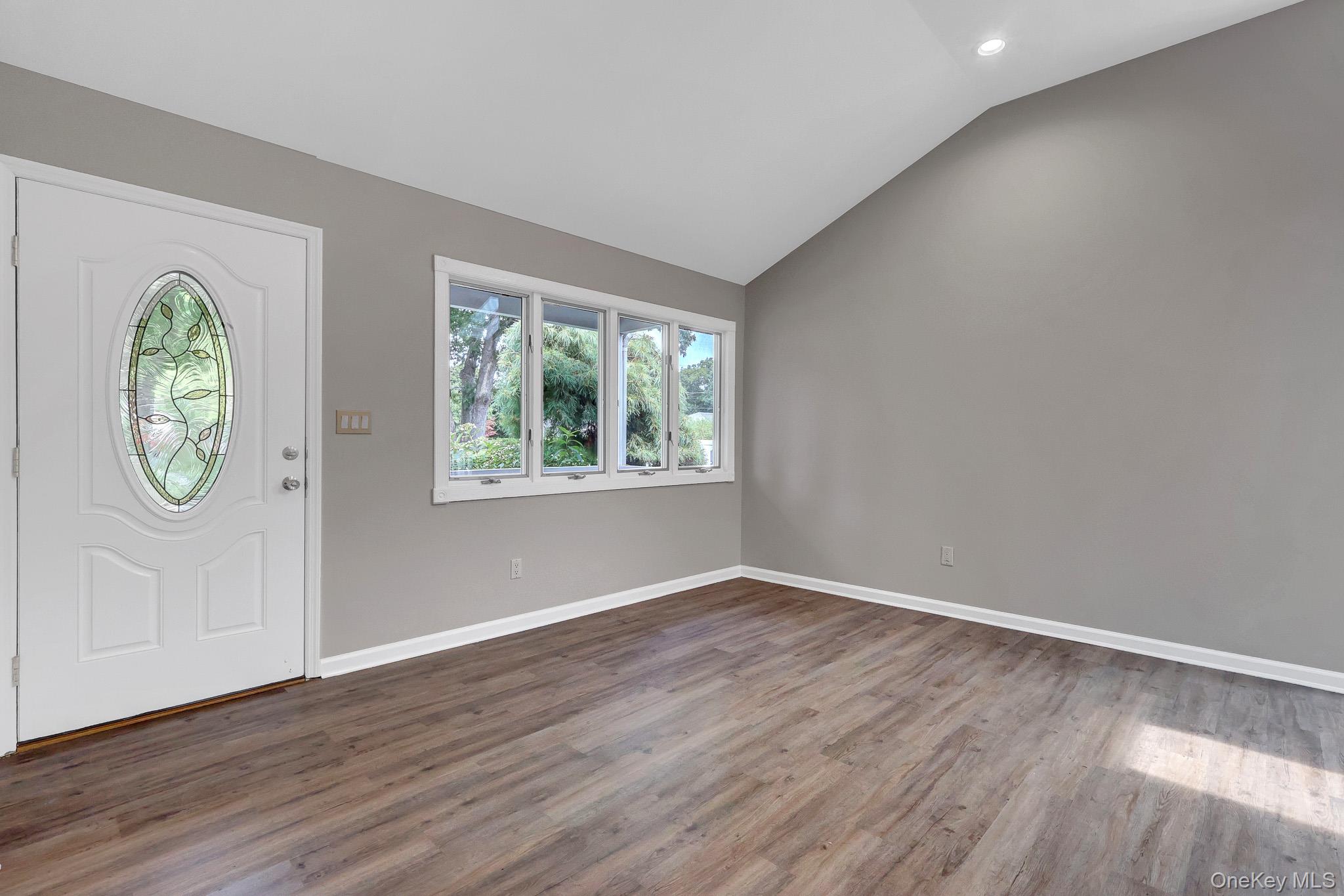  466 W 4th Street, West Islip, NY, 11795 - 物件實景