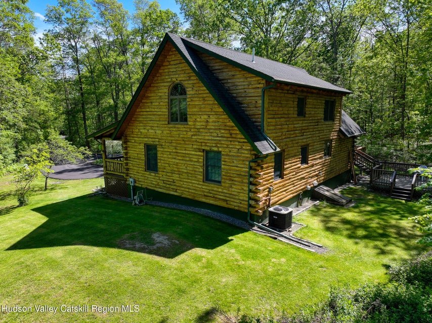 New Paltz, New York, 12561, United States, 3 Bedrooms Bedrooms, ,3 BathroomsBathrooms,Residential,For Sale,1873617