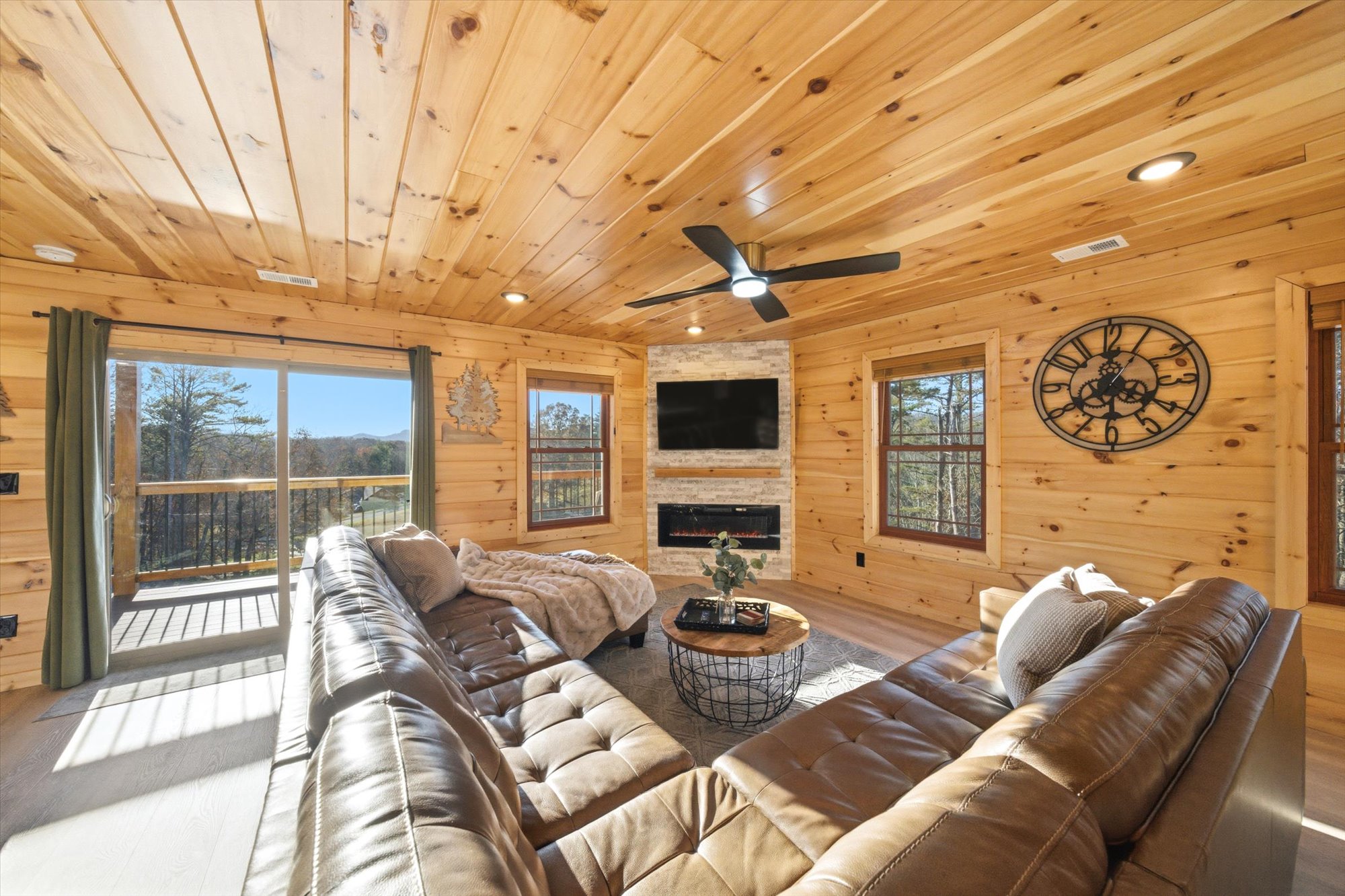 Sevierville, Tennessee, 37862, United States, 2 Bedrooms Bedrooms, ,2 BathroomsBathrooms,Residential,For Sale,1992770