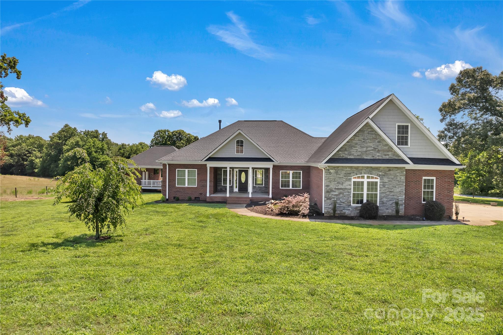 Shelby, North Carolina, 28150, United States, 3 Bedrooms Bedrooms, ,4 BathroomsBathrooms,Residential,For Sale,1868459