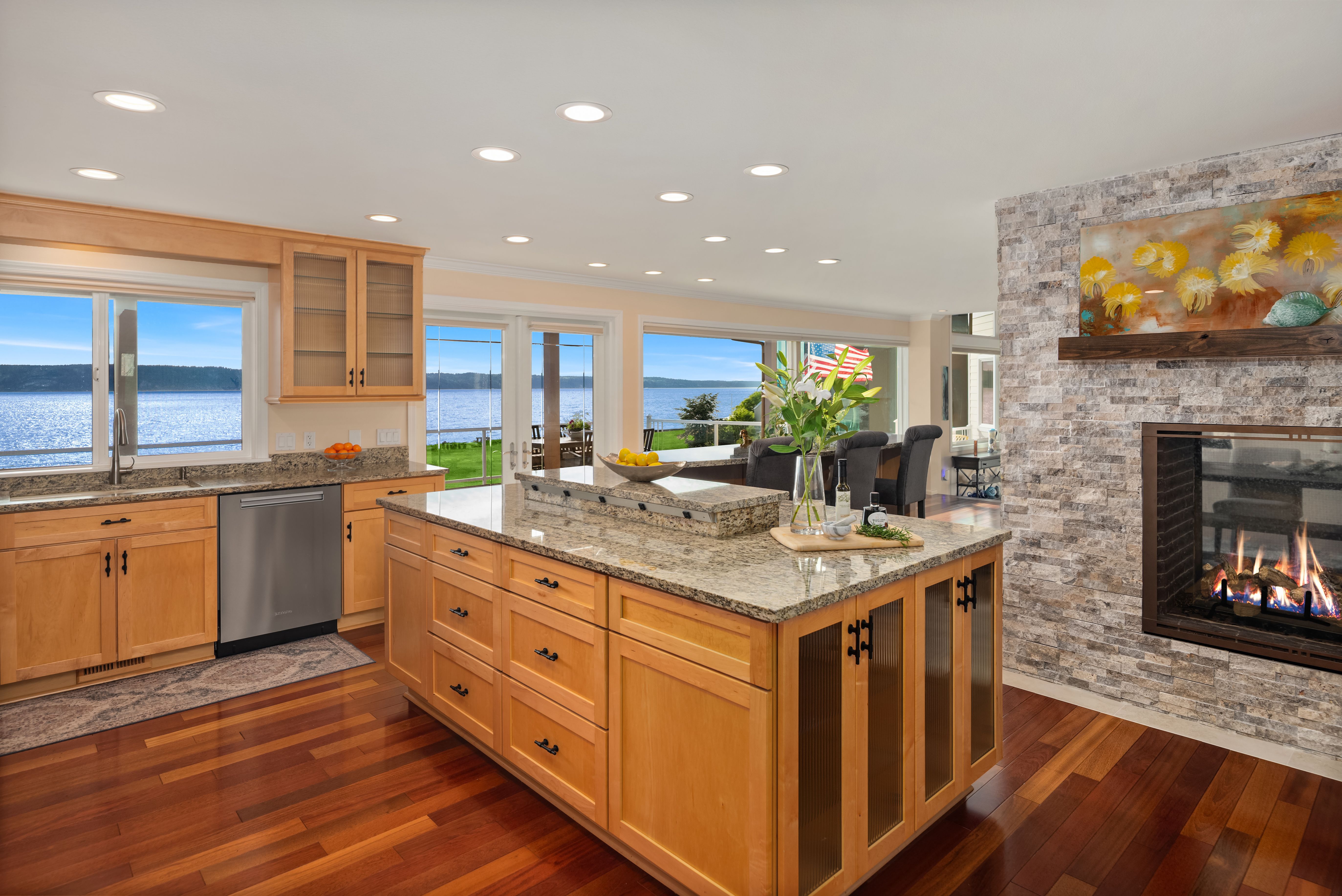  2106 Breezy Point Rd, Camano, WA 98282 - 物件實景