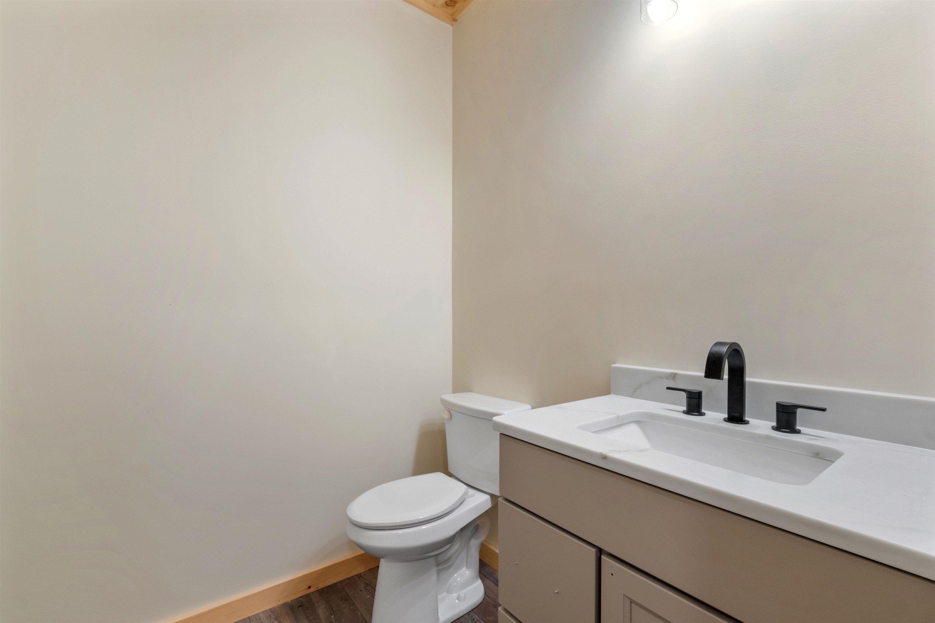 Thornton, New Hampshire, 03285, United States, 3 Bedrooms Bedrooms, ,3 BathroomsBathrooms,Residential,For Sale,1974297