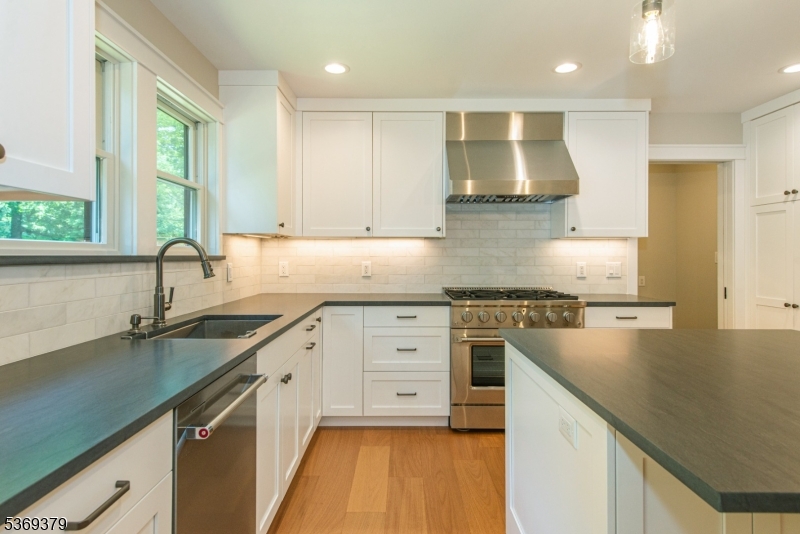 Essex Fells Twp., New Jersey, 07021, United States, 4 Bedrooms Bedrooms, ,4 BathroomsBathrooms,Residential,For Sale,1885303