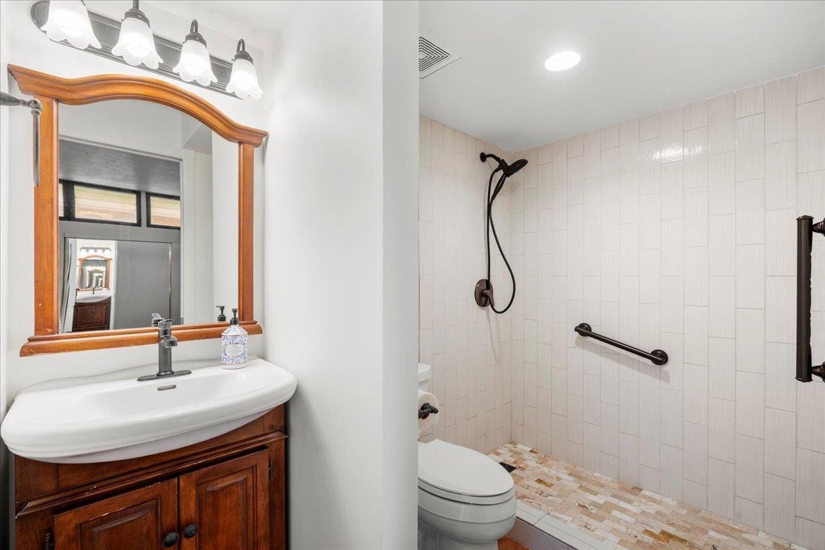 Wailuku, Hawaii, 96793, United States, 2 Bedrooms Bedrooms, ,2 BathroomsBathrooms,Residential,For Sale,1849060