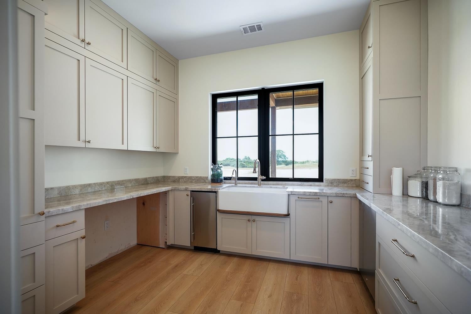 Burson, California, 95225, United States, 4 Bedrooms Bedrooms, ,4 BathroomsBathrooms,Residential,For Sale,2040271