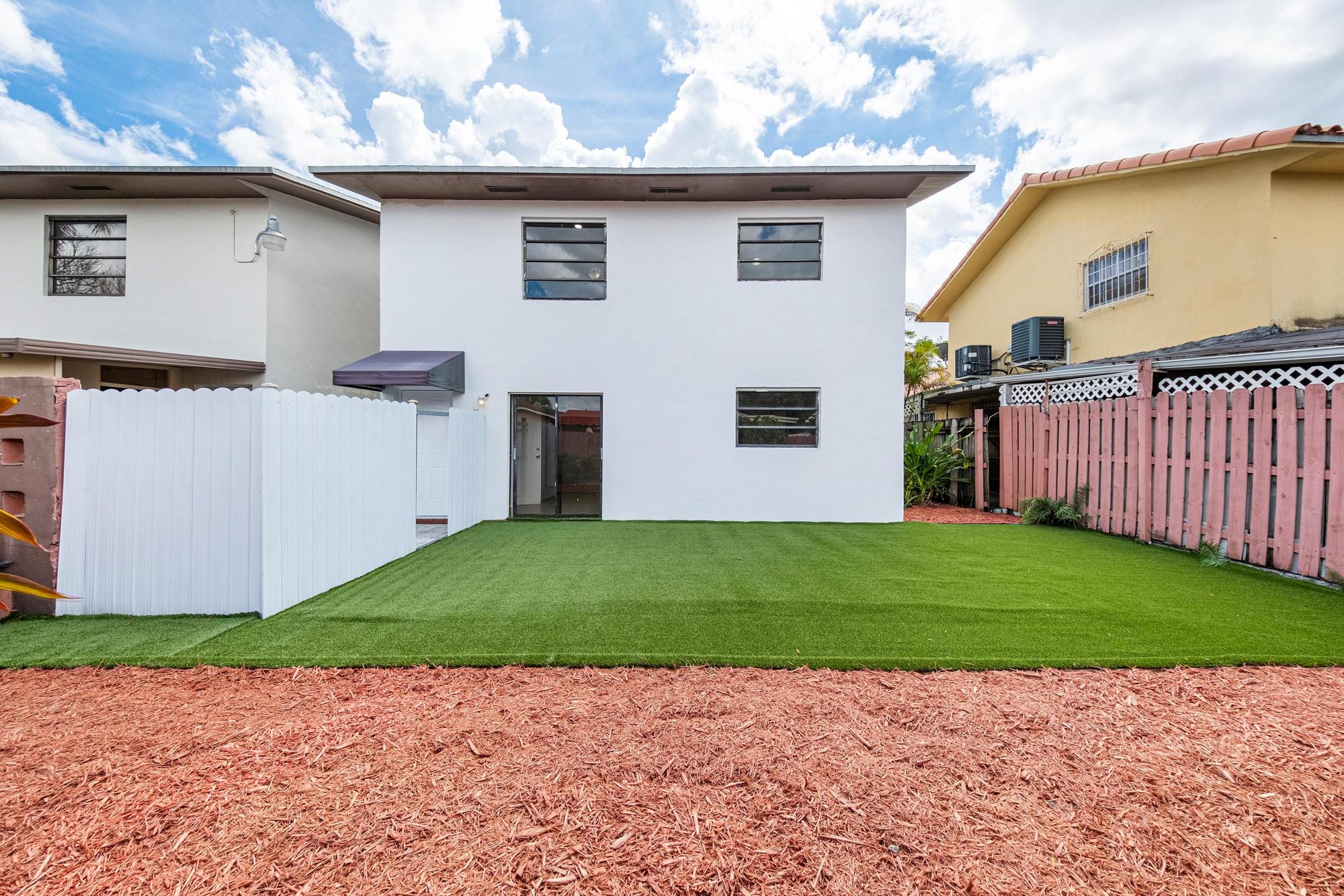 Hialeah, Florida, 33012, United States, 4 Bedrooms Bedrooms, ,3 BathroomsBathrooms,Residential,For Sale,1996510