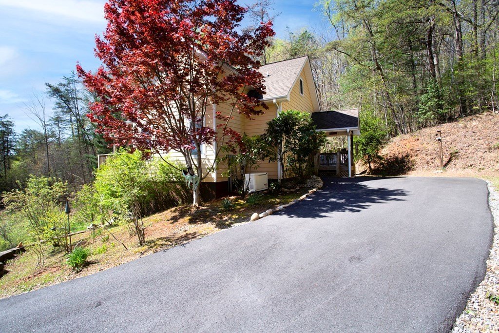 Hayesville, North Carolina, 28904, United States, 3 Bedrooms Bedrooms, ,4 BathroomsBathrooms,Residential,For Sale,1924483