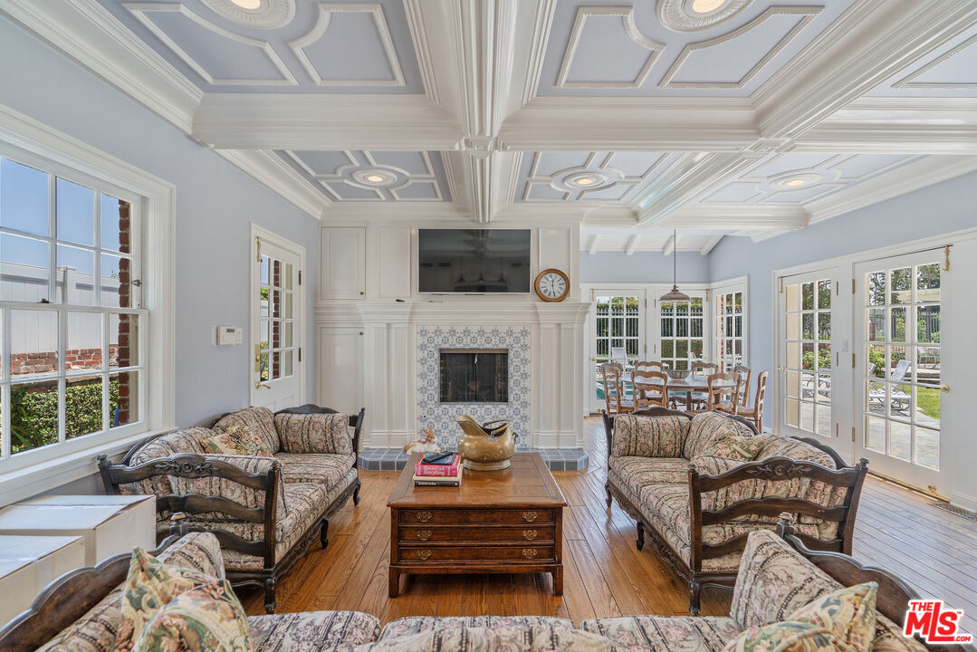 Los Angeles, California, 90004, United States, 6 Bedrooms Bedrooms, ,7 BathroomsBathrooms,Residential,For Sale,1907510