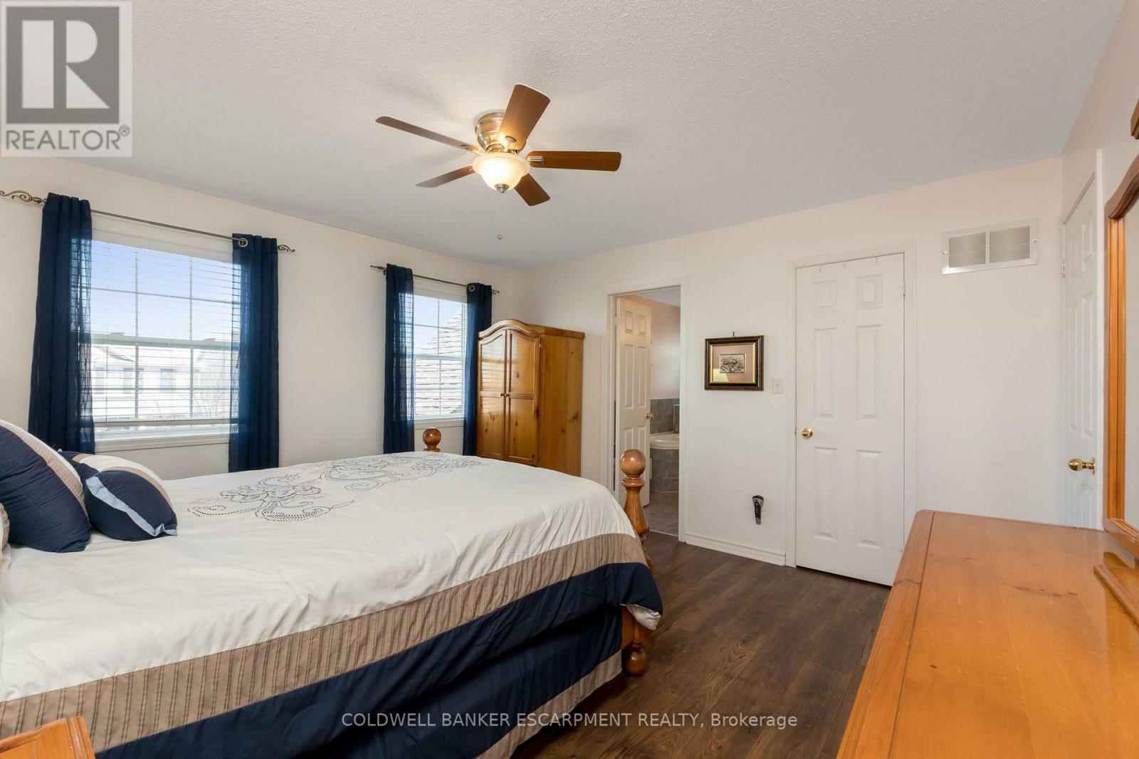 MILTON (CL CLARKE), Ontario, L9T 5K1, CA, 3 Bedrooms Bedrooms, ,3 BathroomsBathrooms,Residential,For Sale,1837100