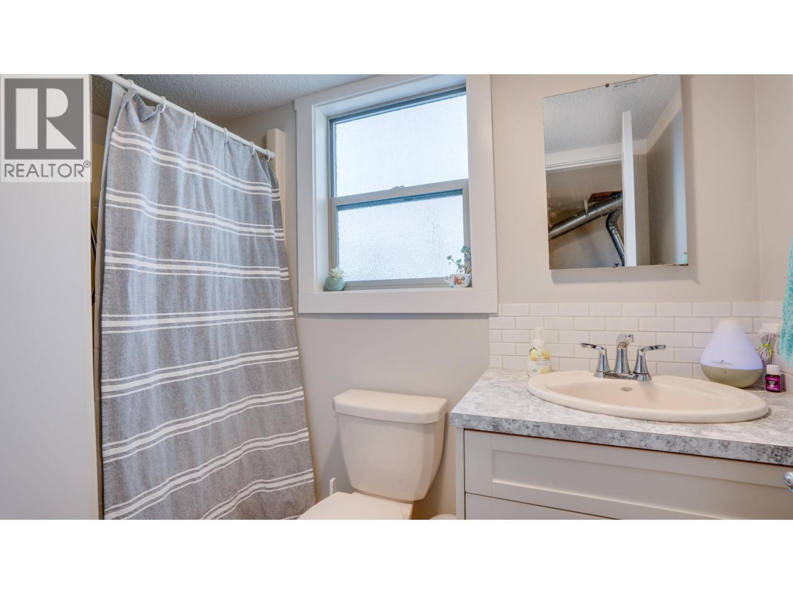ARMSTRONG, British Columbia, V4Y 0B3, CA, 4 Bedrooms Bedrooms, ,2 BathroomsBathrooms,Residential,For Sale,1950406