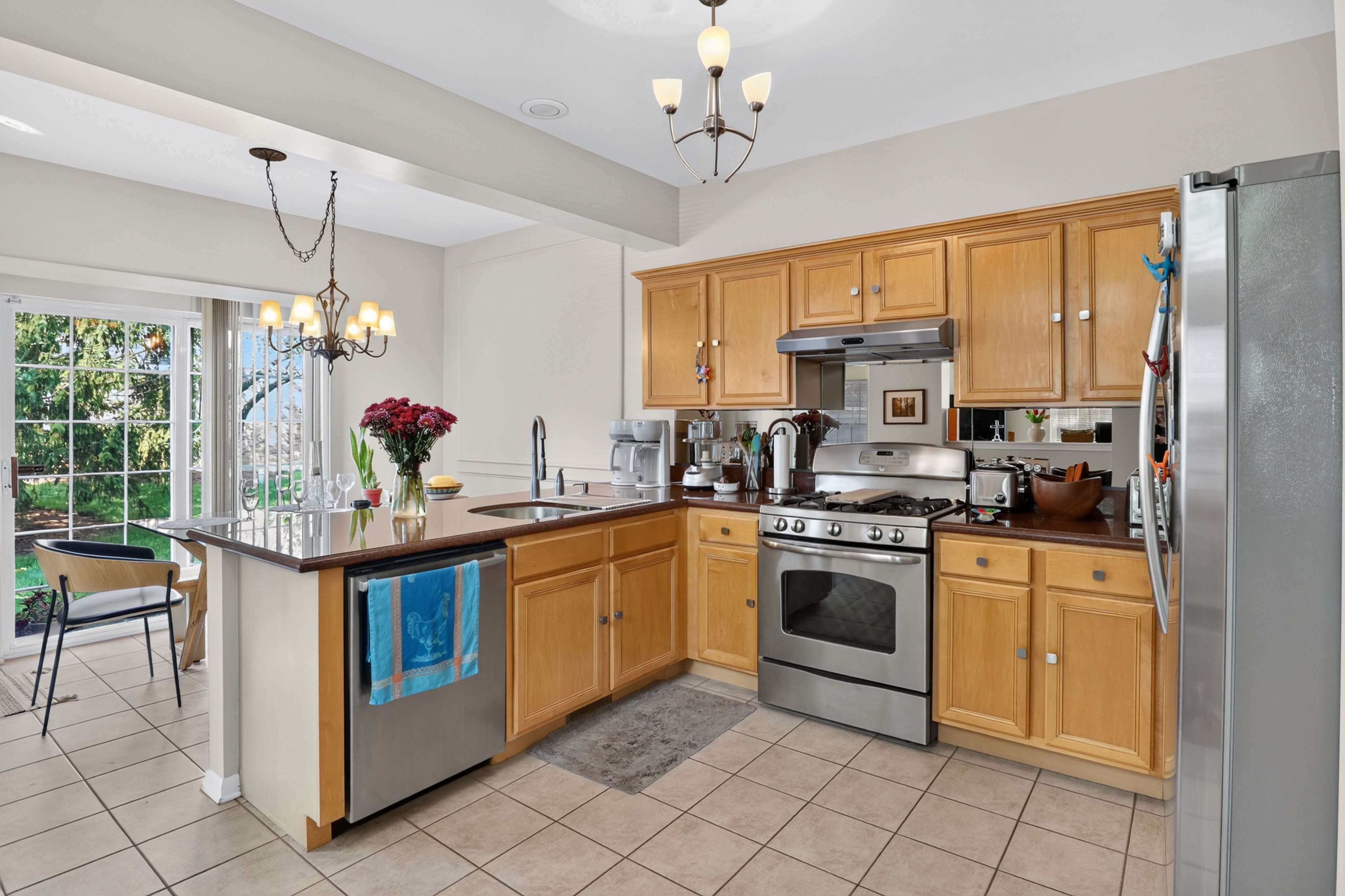 Beautiful Private End-unit Townhome Overlooking a Peaceful Pond - 物件實景