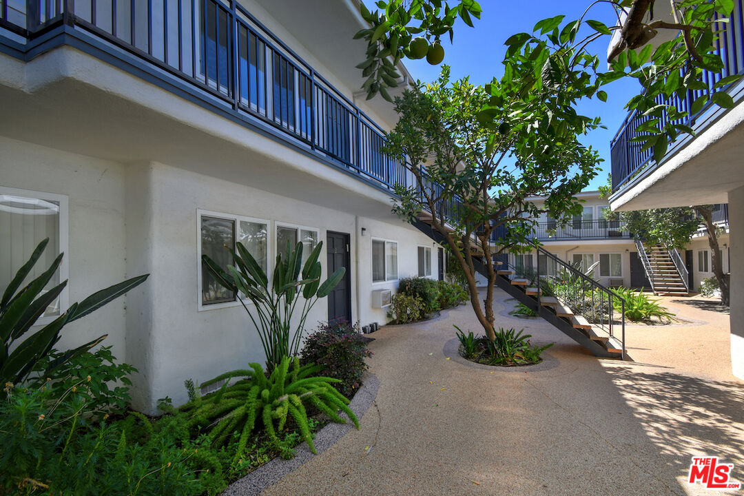 Northridge, California, 91325, United States, 41 Bedrooms Bedrooms, ,Residential,For Sale,1877595