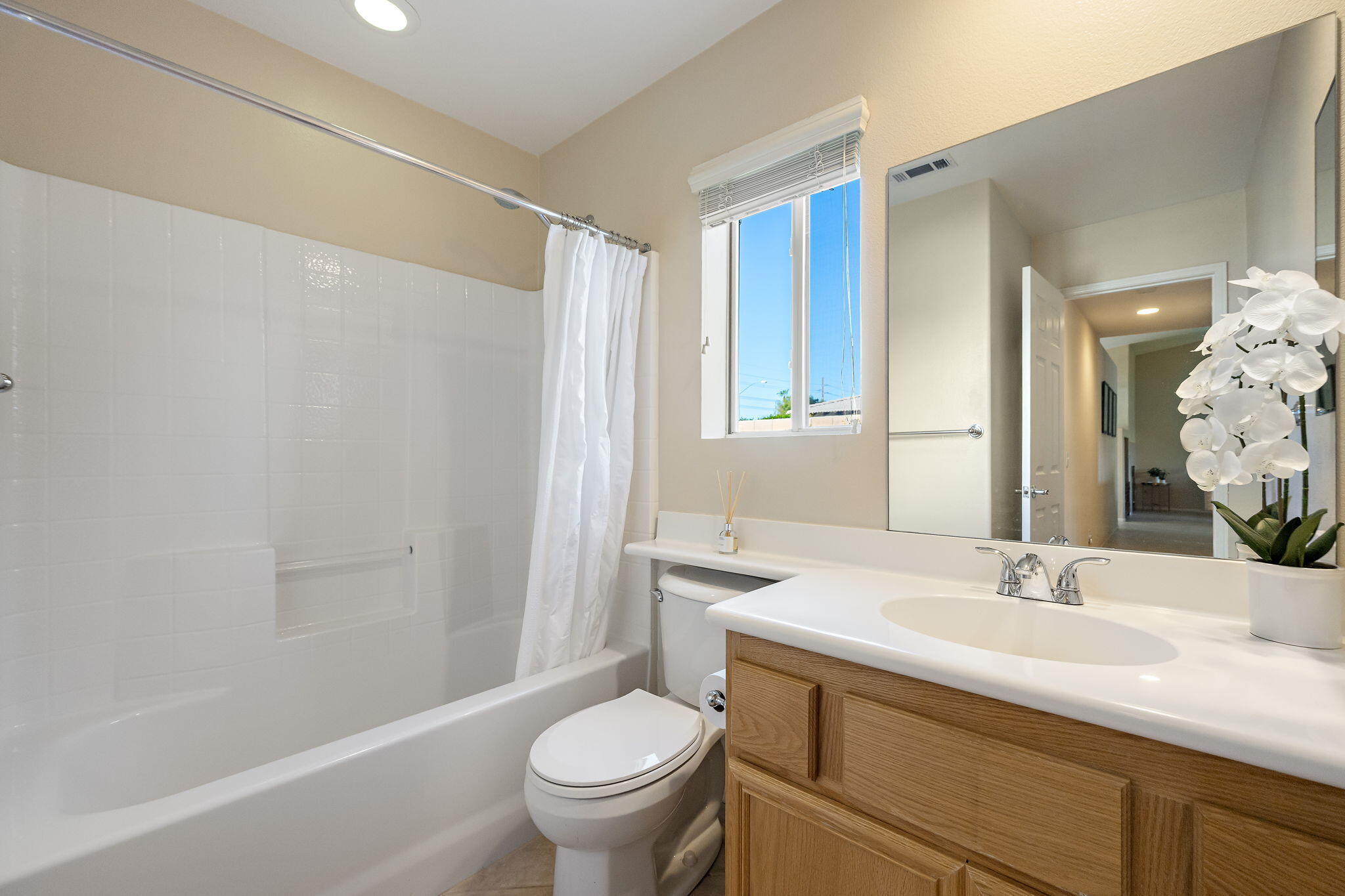 Indio, California, 92201, United States, 3 Bedrooms Bedrooms, ,2 BathroomsBathrooms,Residential,For Sale,1910889