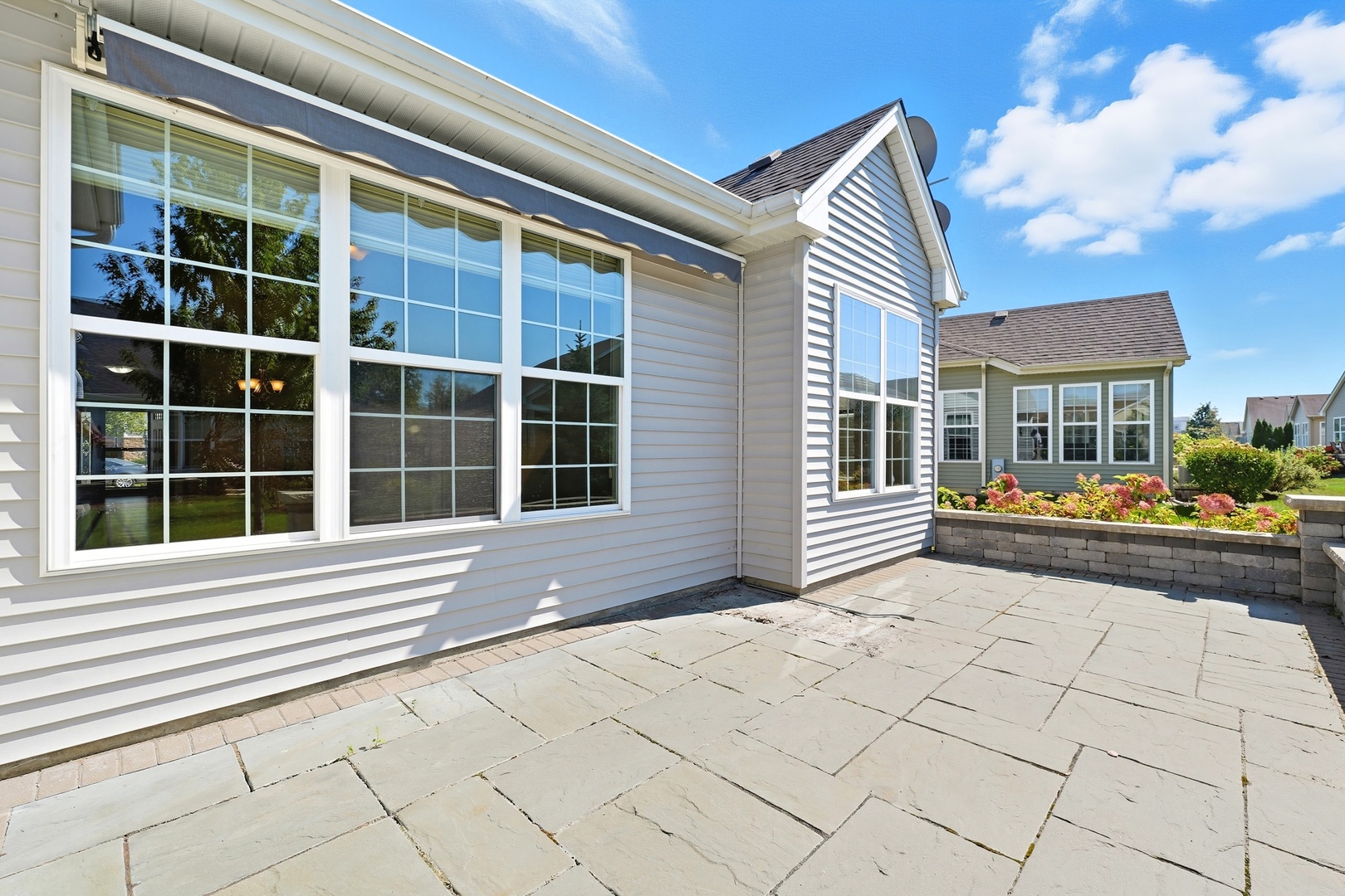 Naperville, Illinois, 60564, United States, 2 Bedrooms Bedrooms, ,2 BathroomsBathrooms,Residential,For Sale,1986332