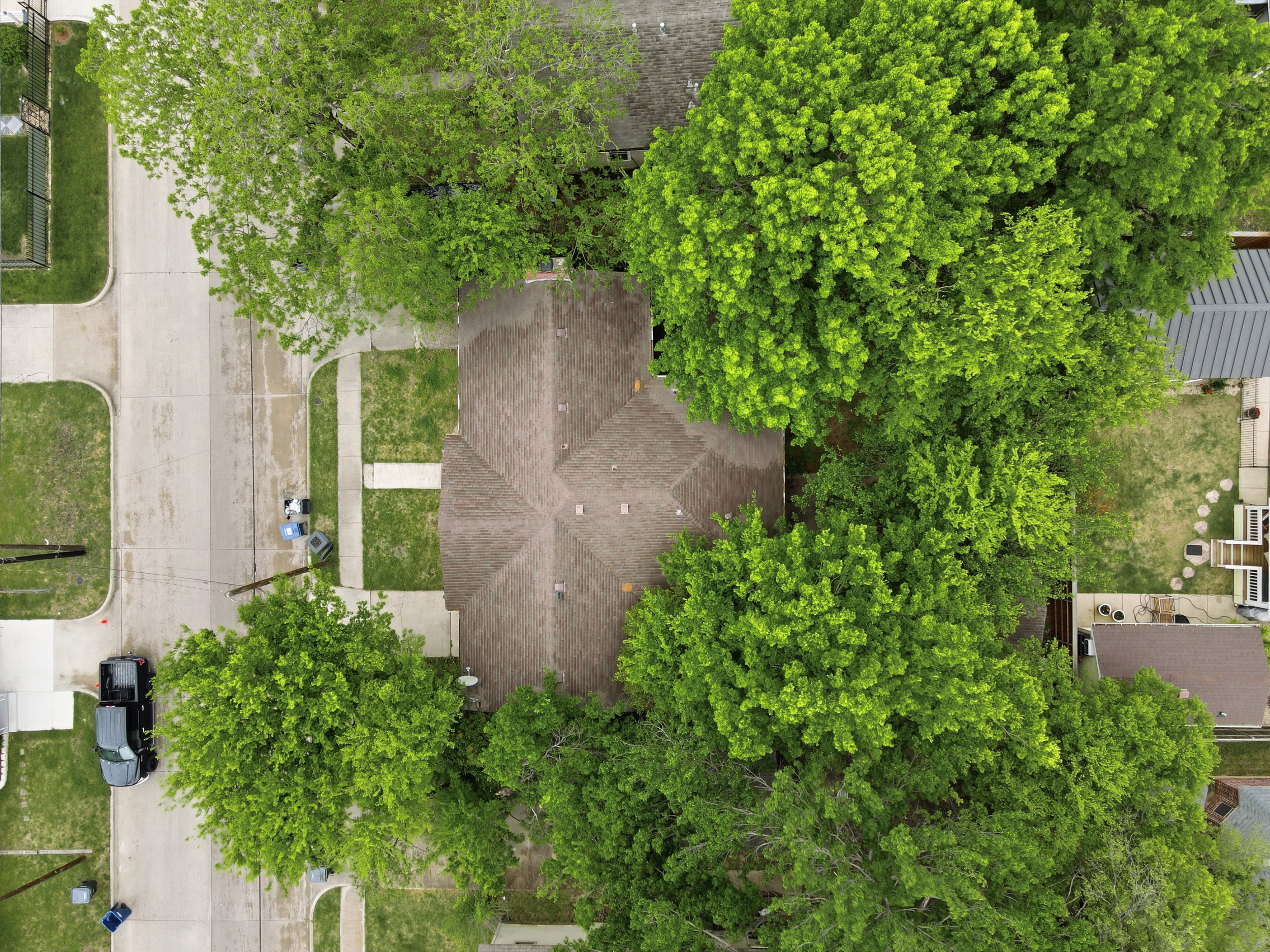  1207 N. College Street - 物件實景