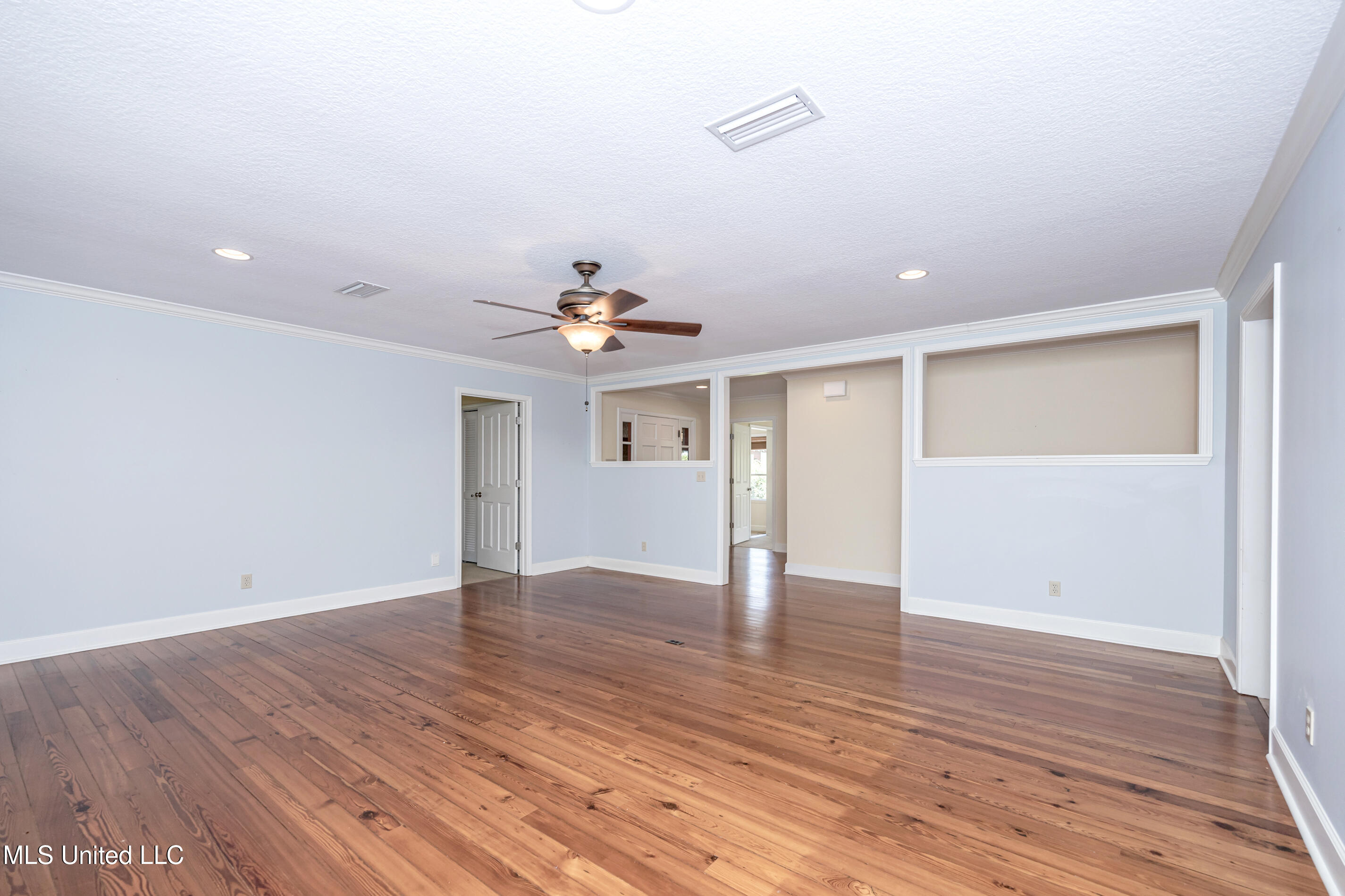 Ocean Springs, Mississippi, 39564, United States, 3 Bedrooms Bedrooms, ,3 BathroomsBathrooms,Residential,For Sale,1903607