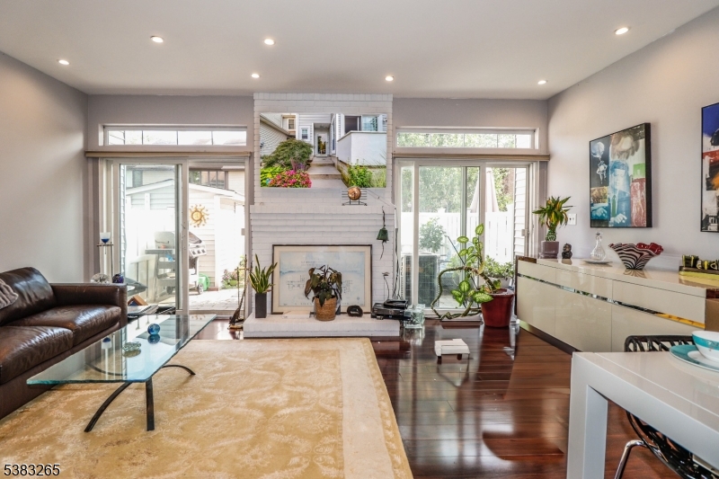 Sayreville Boro, New Jersey, 08859, United States, 2 Bedrooms Bedrooms, ,3 BathroomsBathrooms,Residential,For Sale,1962981