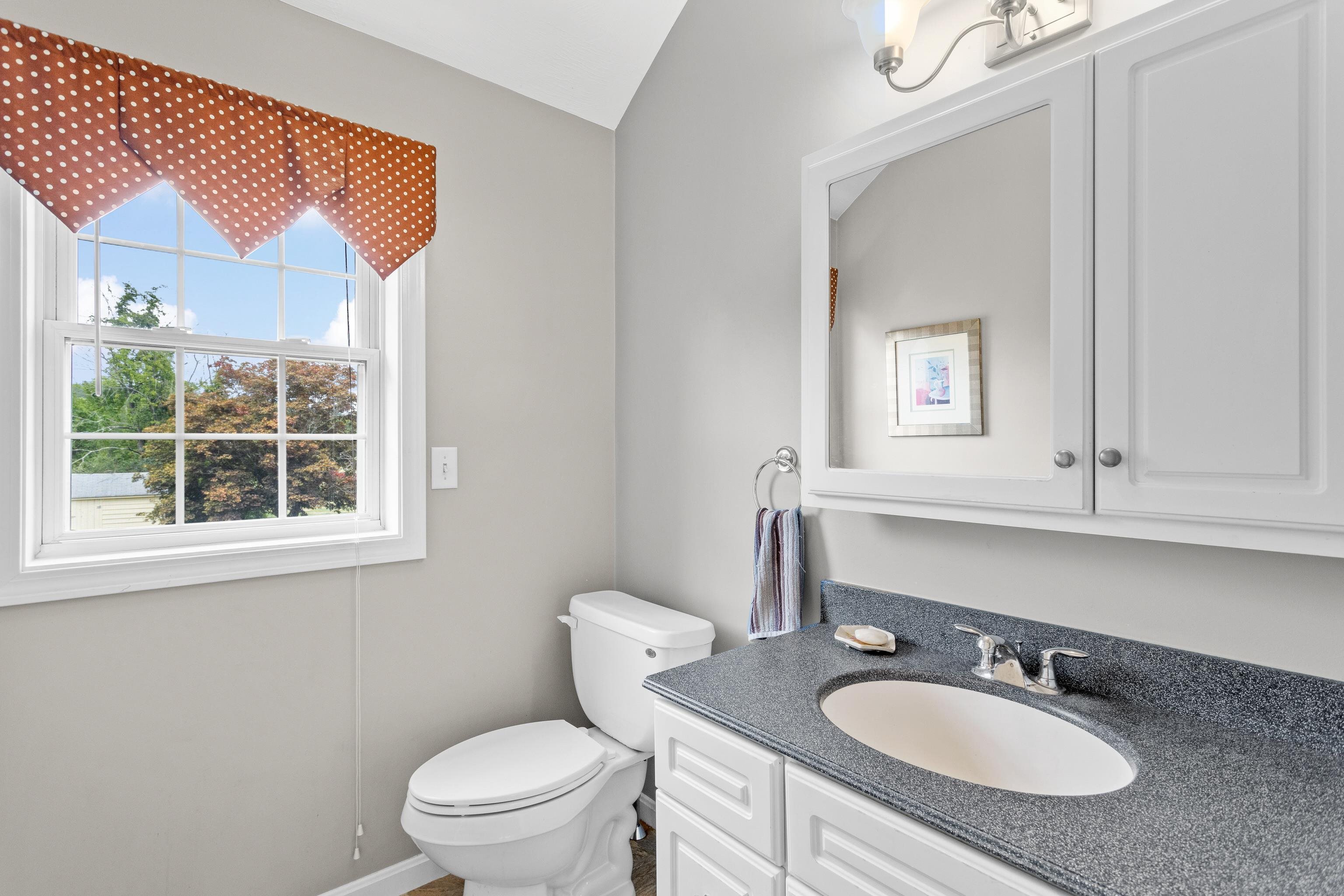 Pelham, New Hampshire, 03076, United States, 4 Bedrooms Bedrooms, ,3 BathroomsBathrooms,Residential,For Sale,1937373