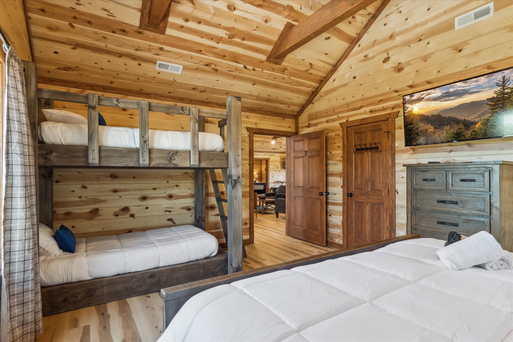 Sevierville, Tennessee, 37876, United States, 8 Bedrooms Bedrooms, ,9 BathroomsBathrooms,Residential,For Sale,1981124