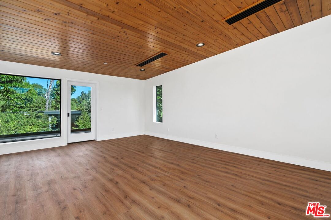 Woodland Hills, California, 91367, United States, 5 Bedrooms Bedrooms, ,3 BathroomsBathrooms,Residential,For Sale,1925987