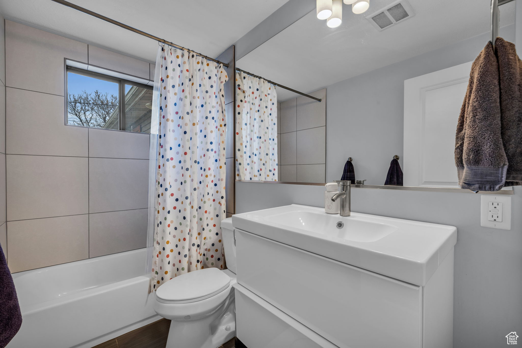 Sandy, Utah, 84070, United States, 5 Bedrooms Bedrooms, ,1 BathroomBathrooms,Residential,For Sale,1753119