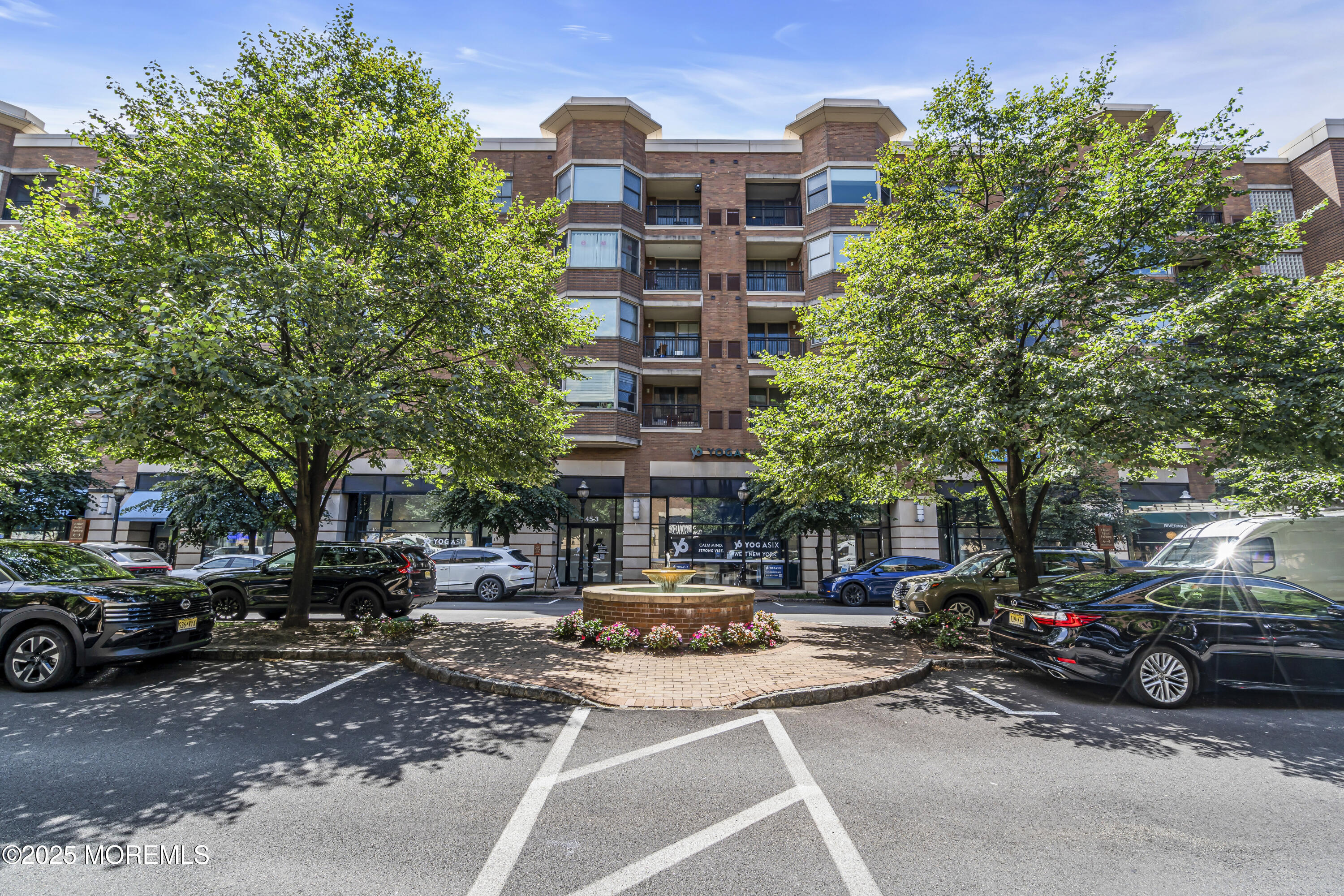 West New York, New Jersey, 07093, United States, 2 Bedrooms Bedrooms, ,2 BathroomsBathrooms,Residential,For Sale,1928927