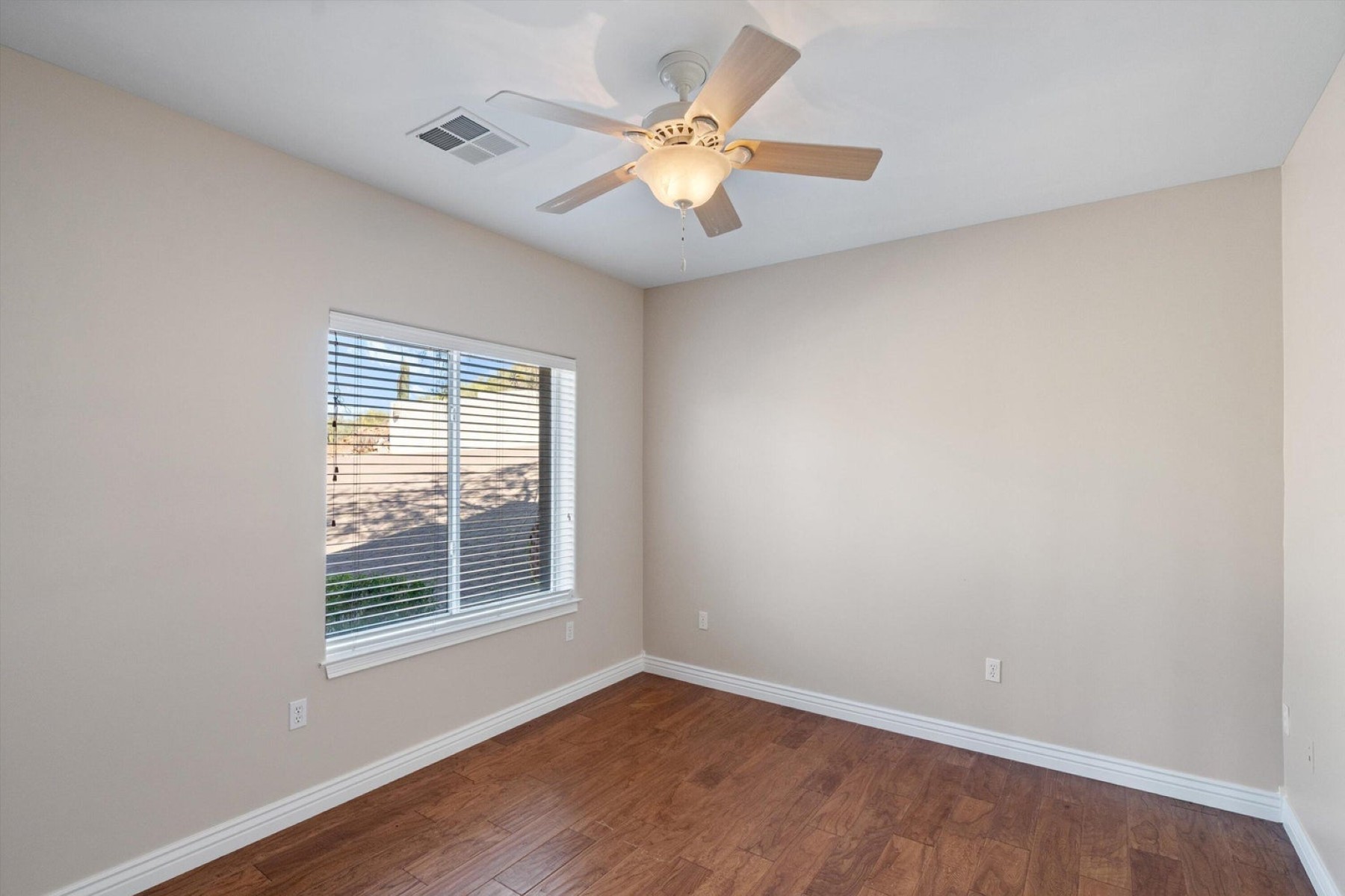  619 E Briles Road ¦Phoenix, AZ - 物件實景