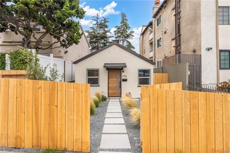 Los Angeles, California, 90066, United States, 2 Bedrooms Bedrooms, ,2 BathroomsBathrooms,Residential,For Sale,1851484