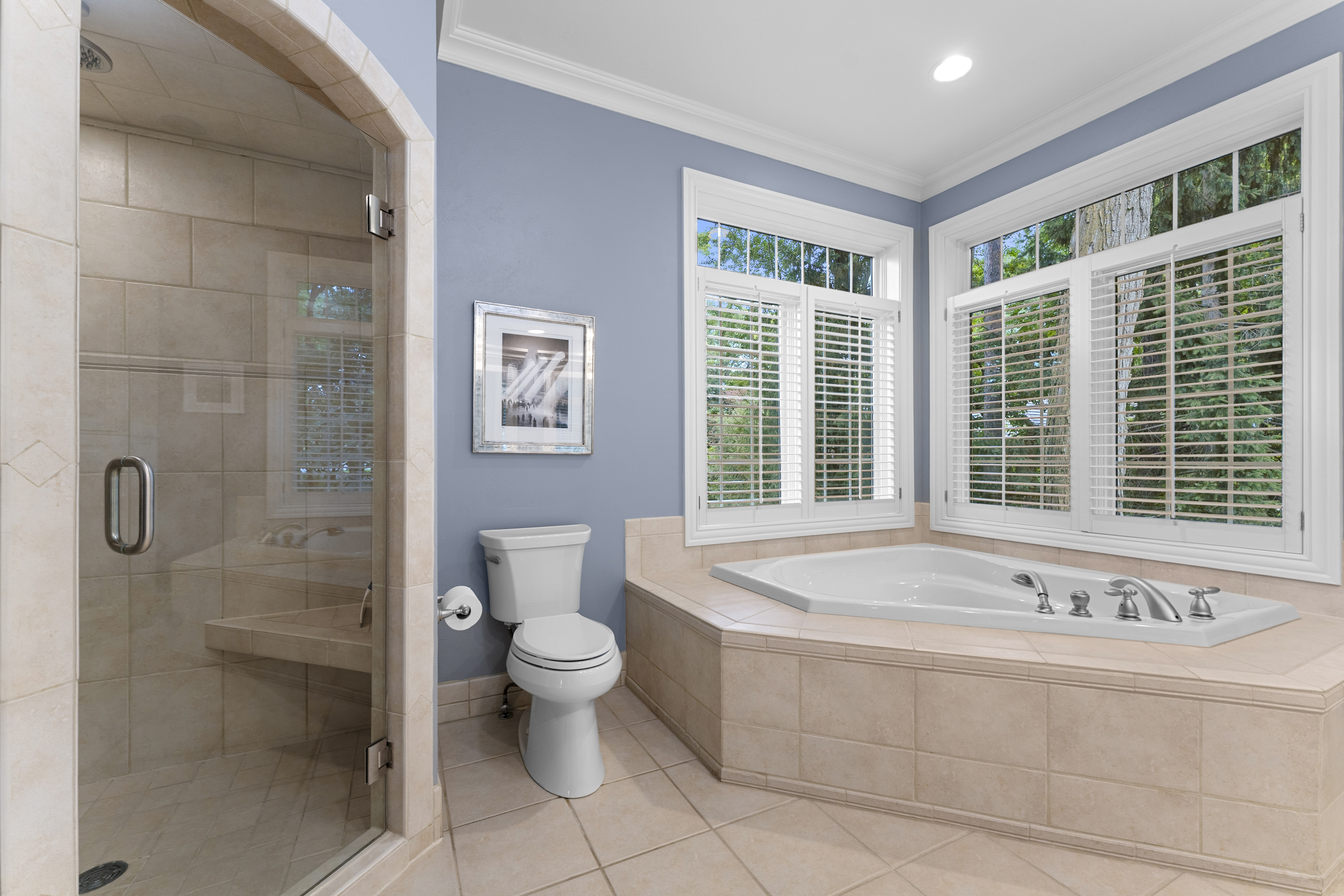  Elegant Colonial Offering Space, Privacy & Modern Comfort - 物件實景