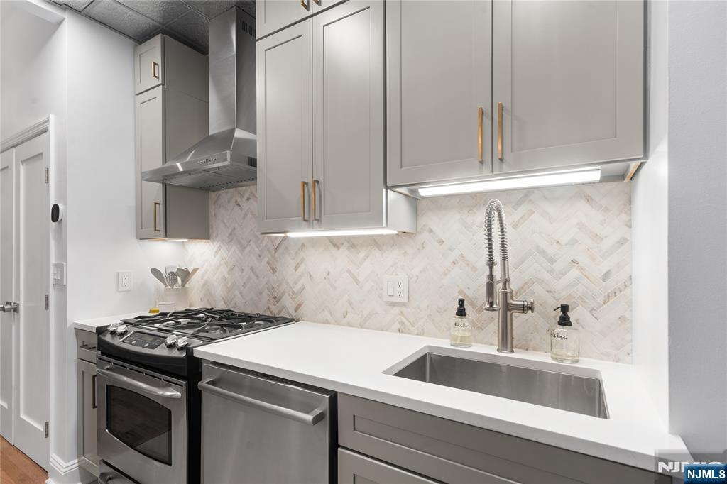 Jersey City, New Jersey, 07302, United States, 1 Bedroom Bedrooms, ,2 BathroomsBathrooms,Residential,For Sale,1950964