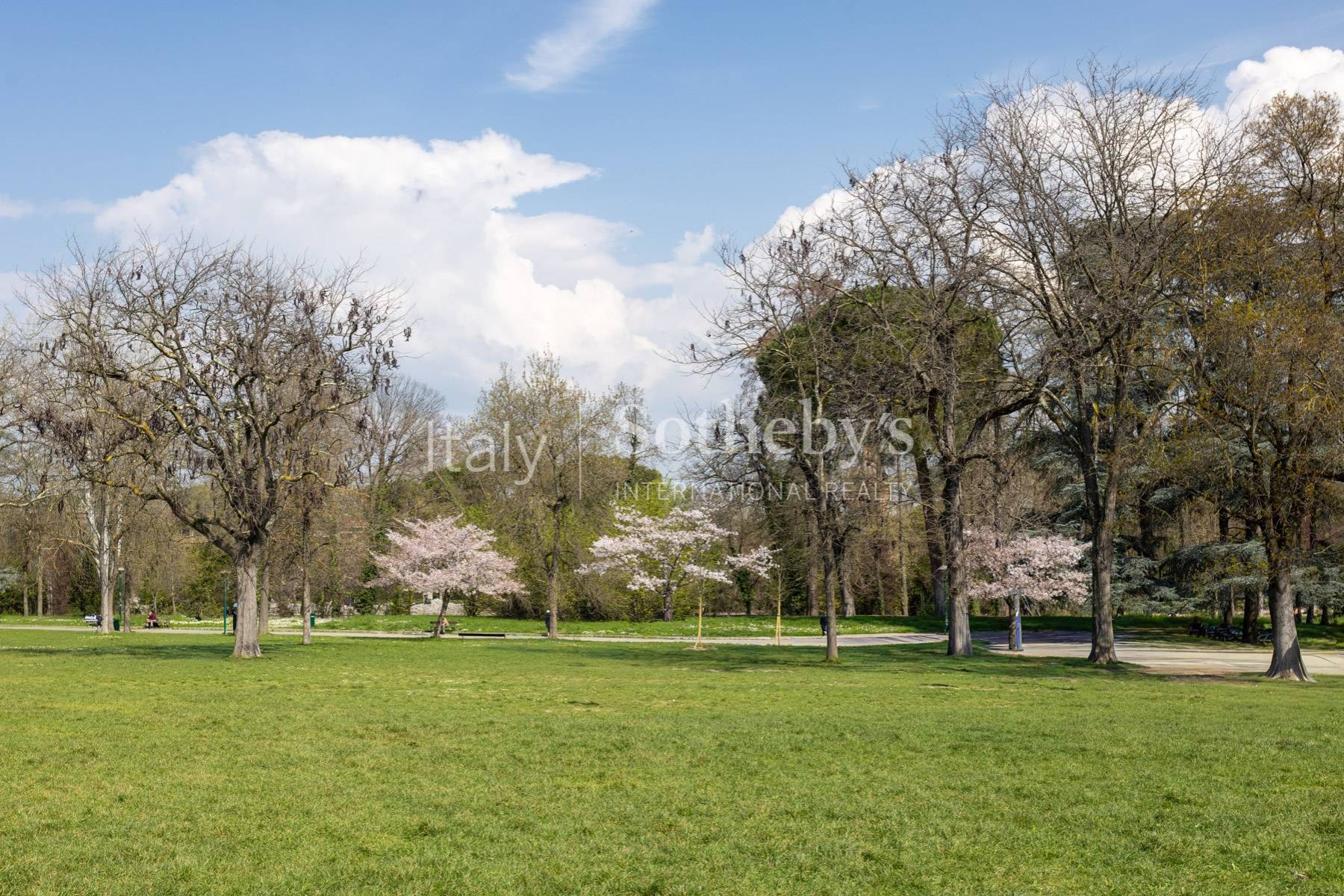  Elegant apartment a stone