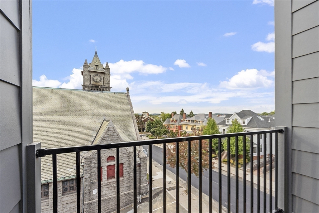 Somerville, Massachusetts, 02143, United States, 2 Bedrooms Bedrooms, ,2 BathroomsBathrooms,Residential,For Sale,1737786