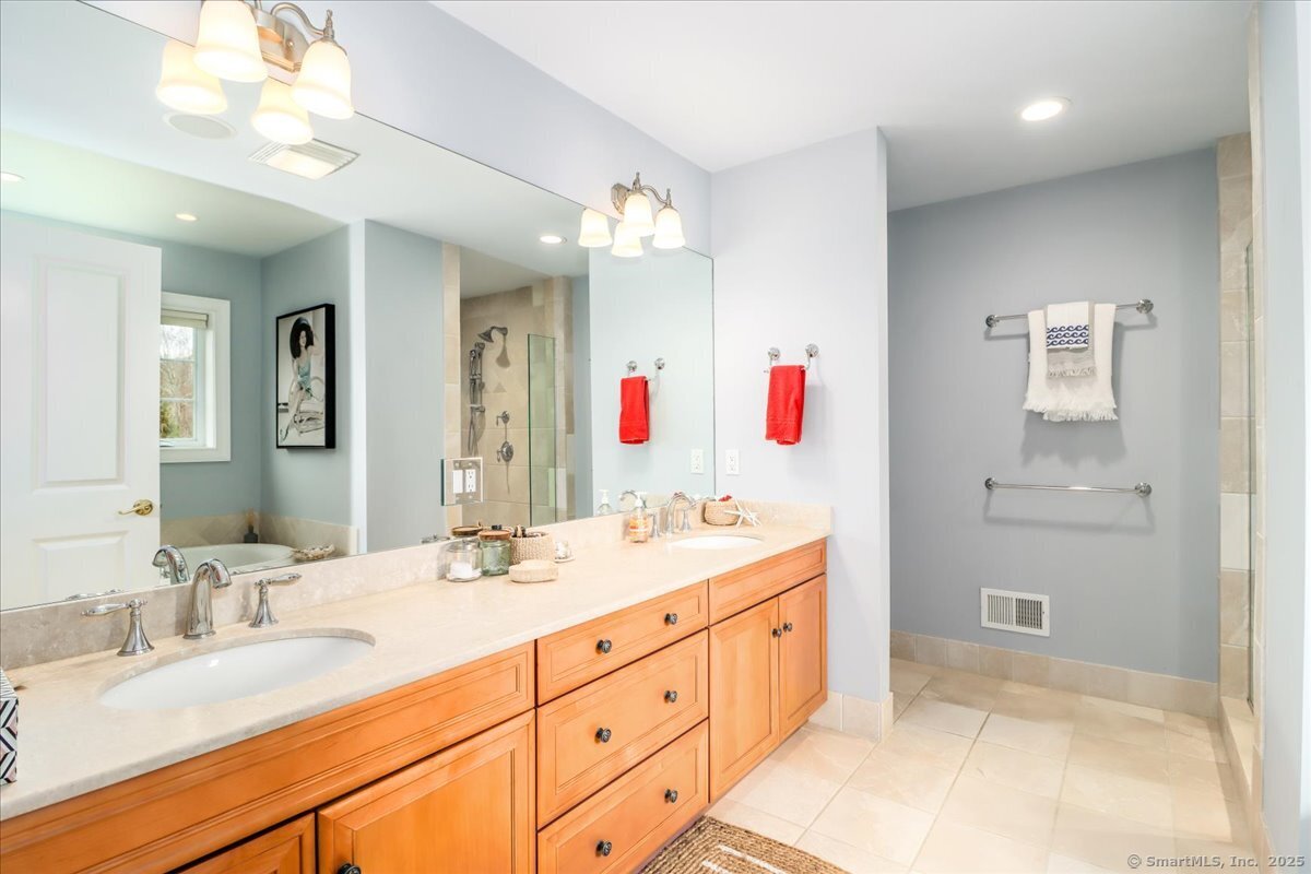 New Milford, Connecticut, 06776, United States, 2 Bedrooms Bedrooms, ,4 BathroomsBathrooms,Residential,For Sale,1938812
