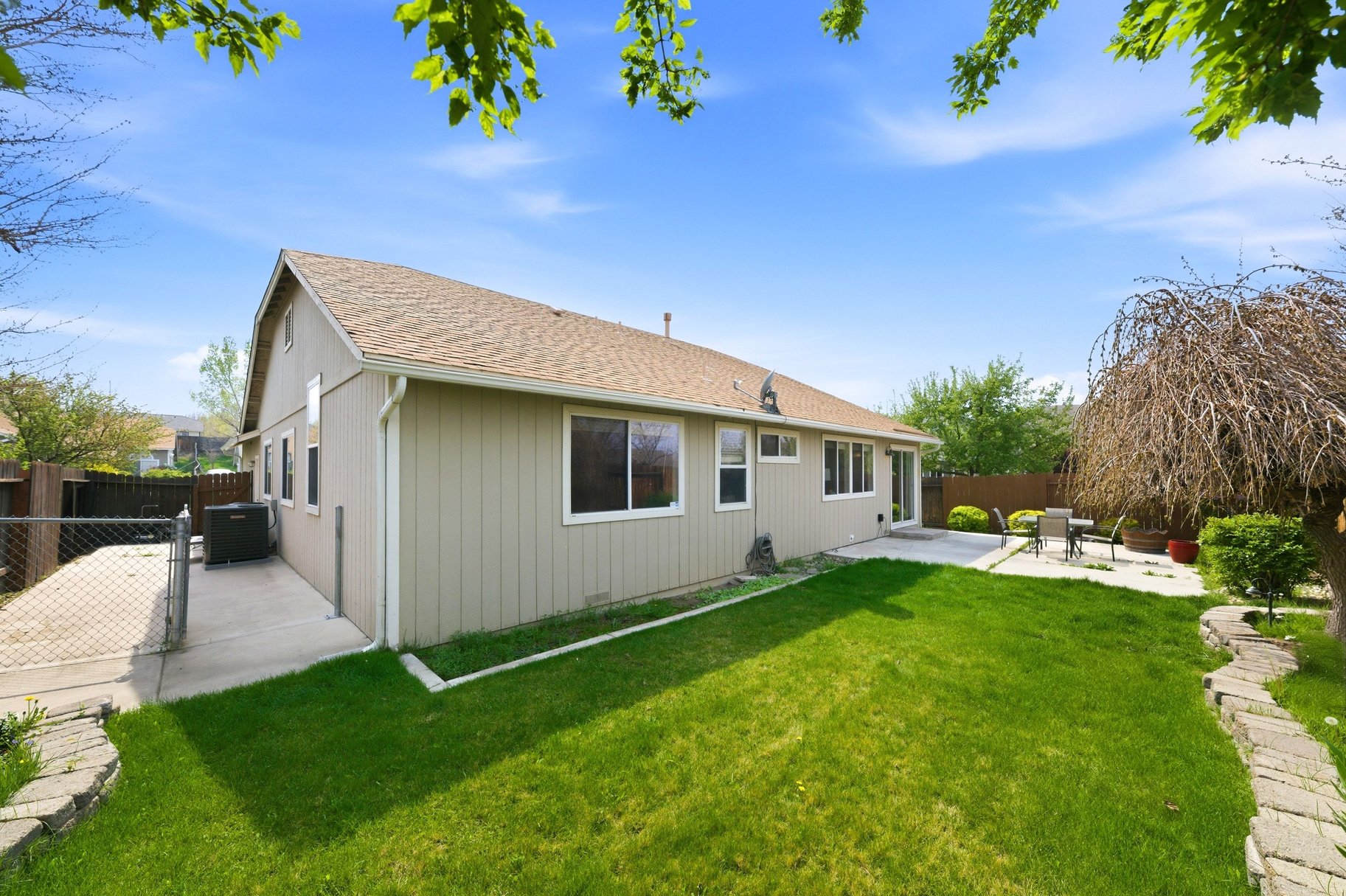  Turnkey Living with High Ceilings & Upgrades Throughout - 物件實景