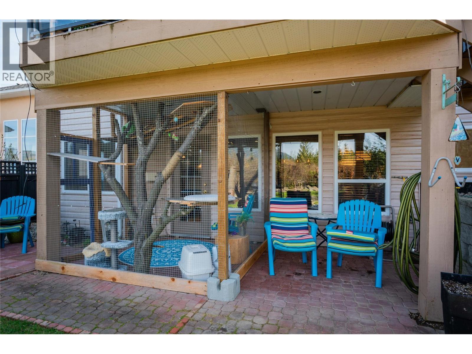 CASTLEGAR, British Columbia, V1N 3Z1, CA, 5 Bedrooms Bedrooms, ,3 BathroomsBathrooms,Residential,For Sale,1918005