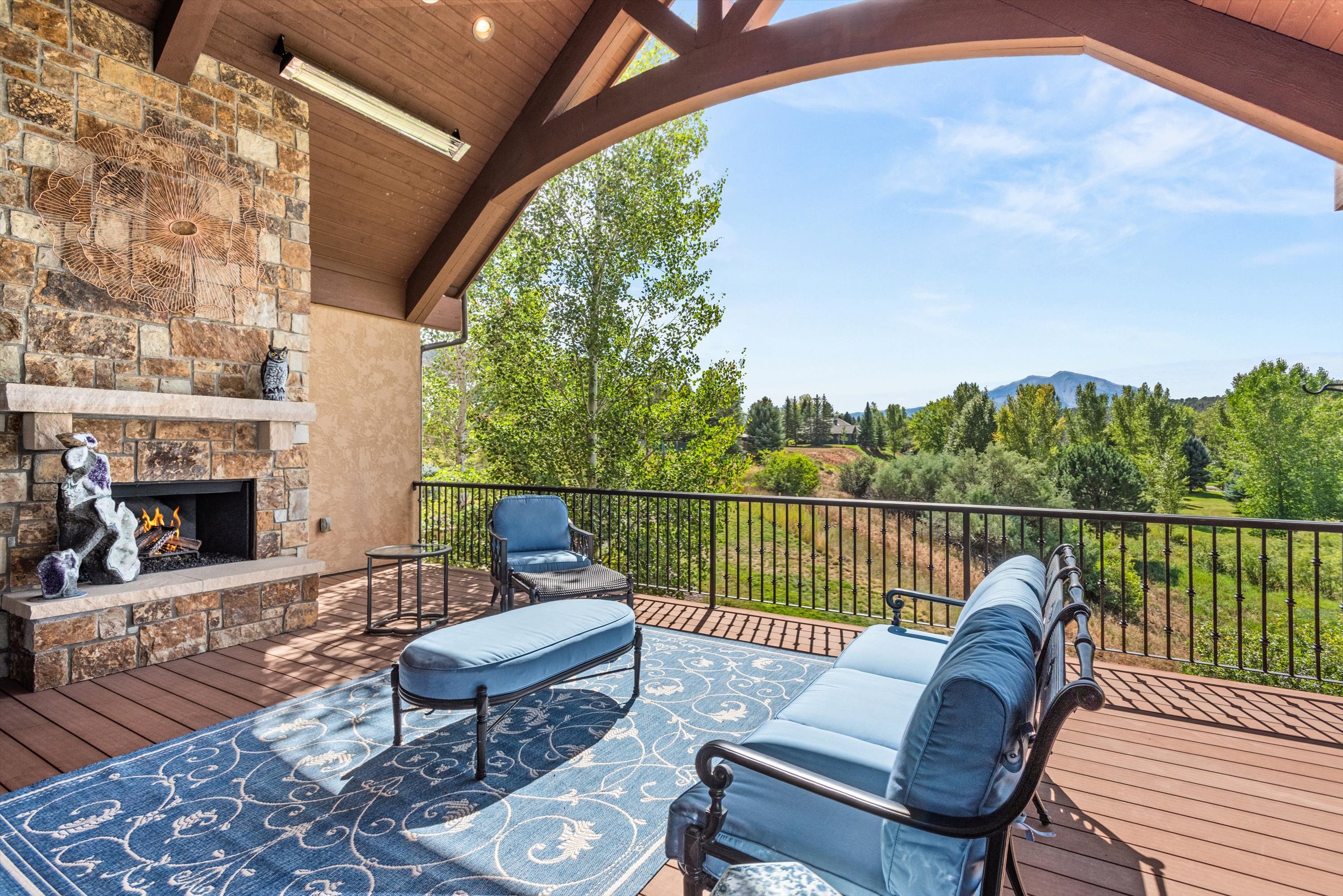  An Exceptional River-View Estate in Aspen Glen - 物件實景