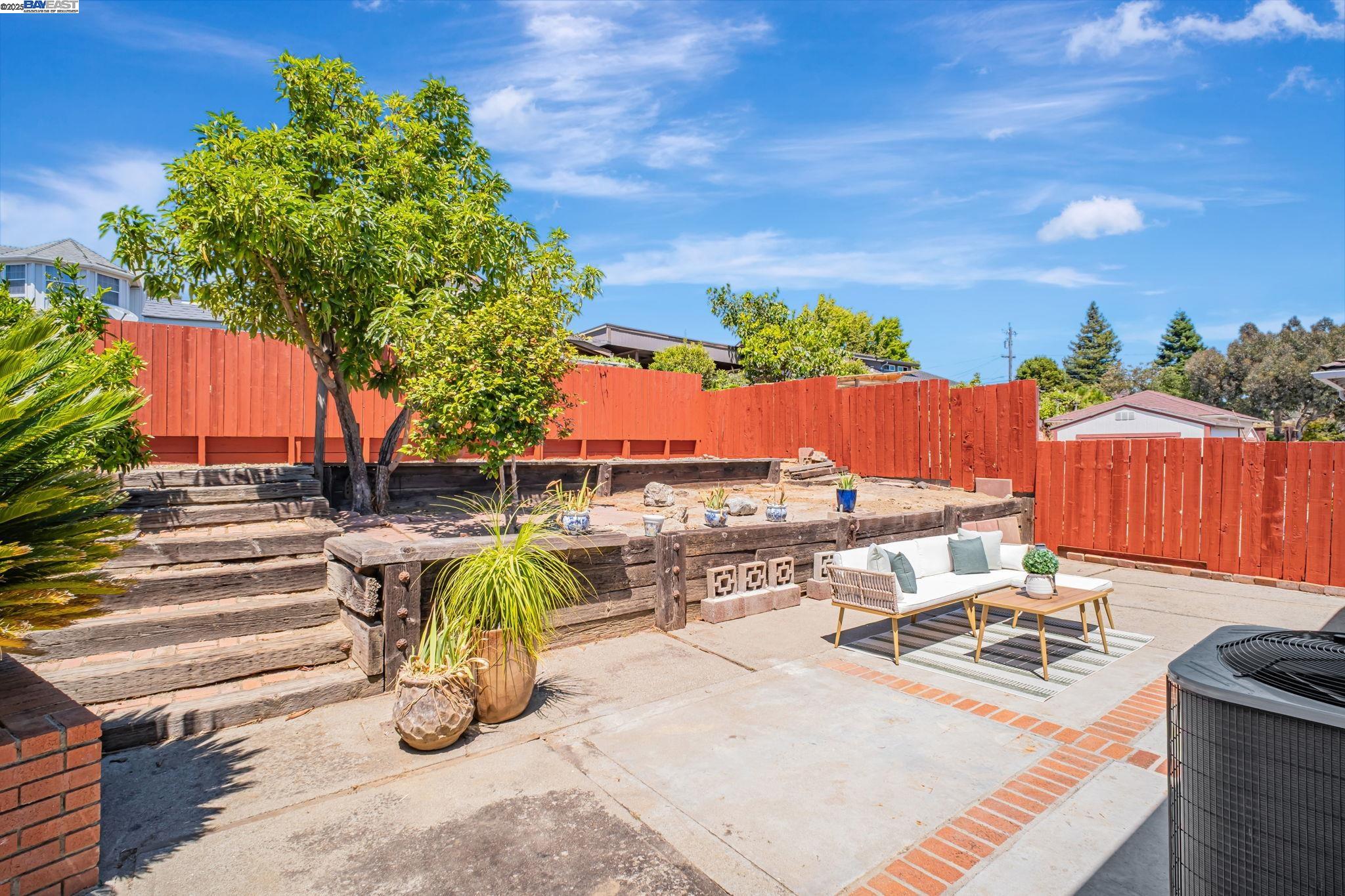 Castro Valley, California, 94546, United States, 3 Bedrooms Bedrooms, ,2 BathroomsBathrooms,Residential,For Sale,1901037