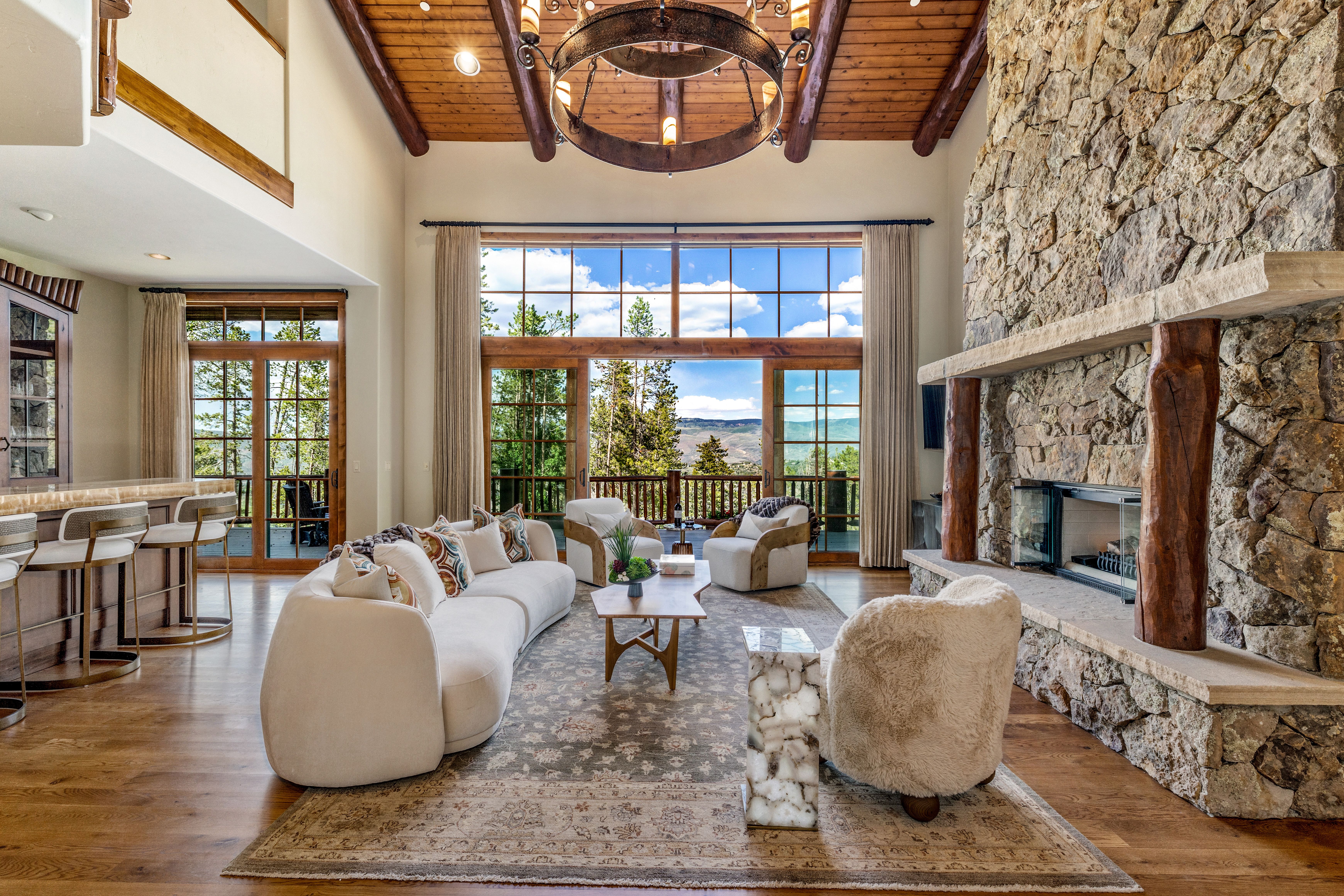  317 Elk Woods is the Kind of Mountain Estate that Earns its Setting - 物件實景