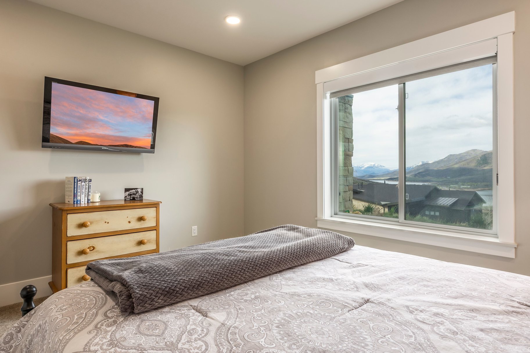  Premium Location at Shoreline with Main Level Master & Unobstructed Views - 物件實景