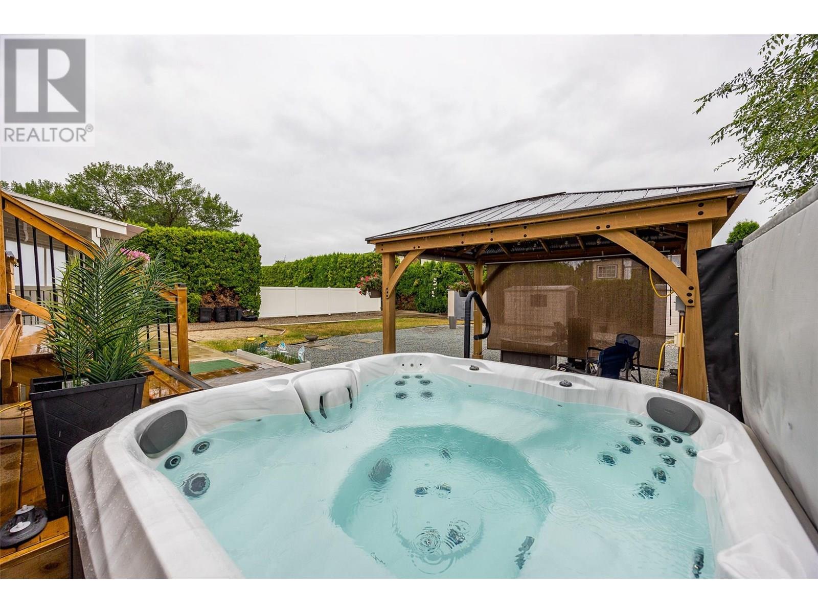 KELOWNA, British Columbia, V1X 5W5, CA, 3 Bedrooms Bedrooms, ,2 BathroomsBathrooms,Residential,For Sale,1950193