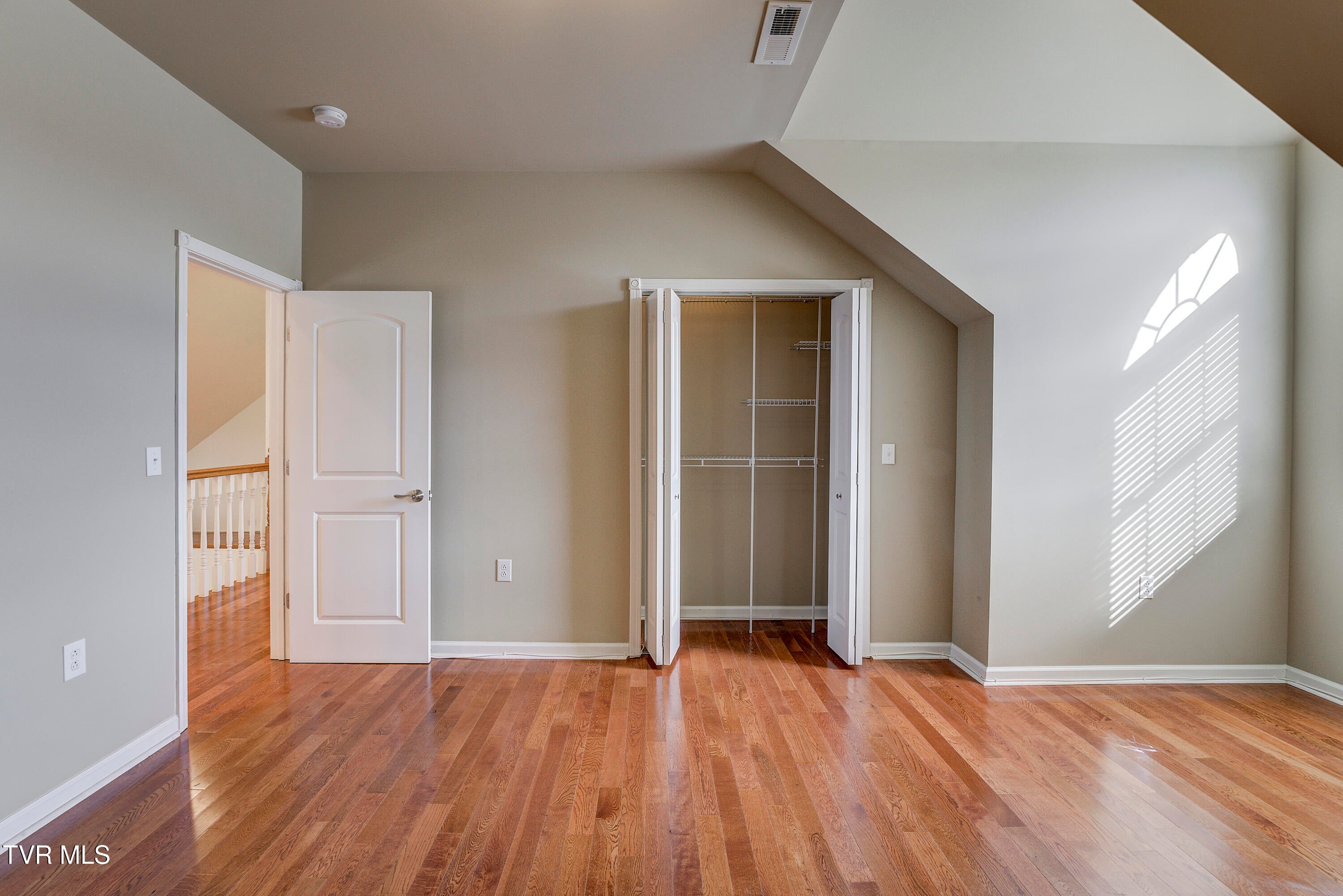 Bristol, Tennessee, 37620, United States, 4 Bedrooms Bedrooms, ,4 BathroomsBathrooms,Residential,For Sale,2001712