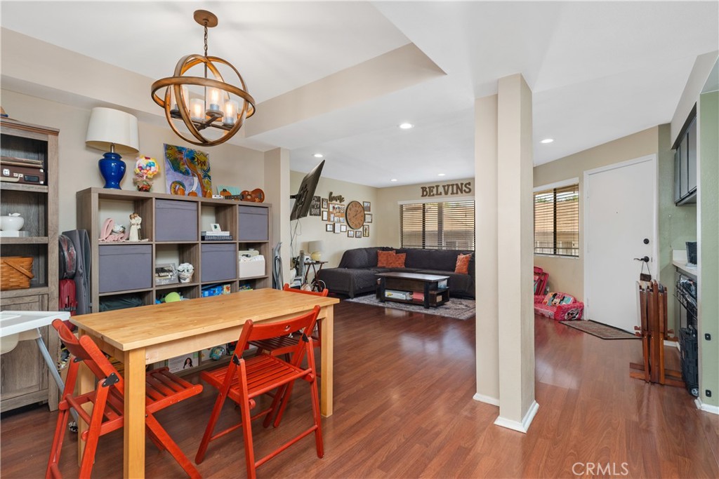 Long Beach, California, 90802, United States, 2 Bedrooms Bedrooms, ,2 BathroomsBathrooms,Residential,For Sale,1991408